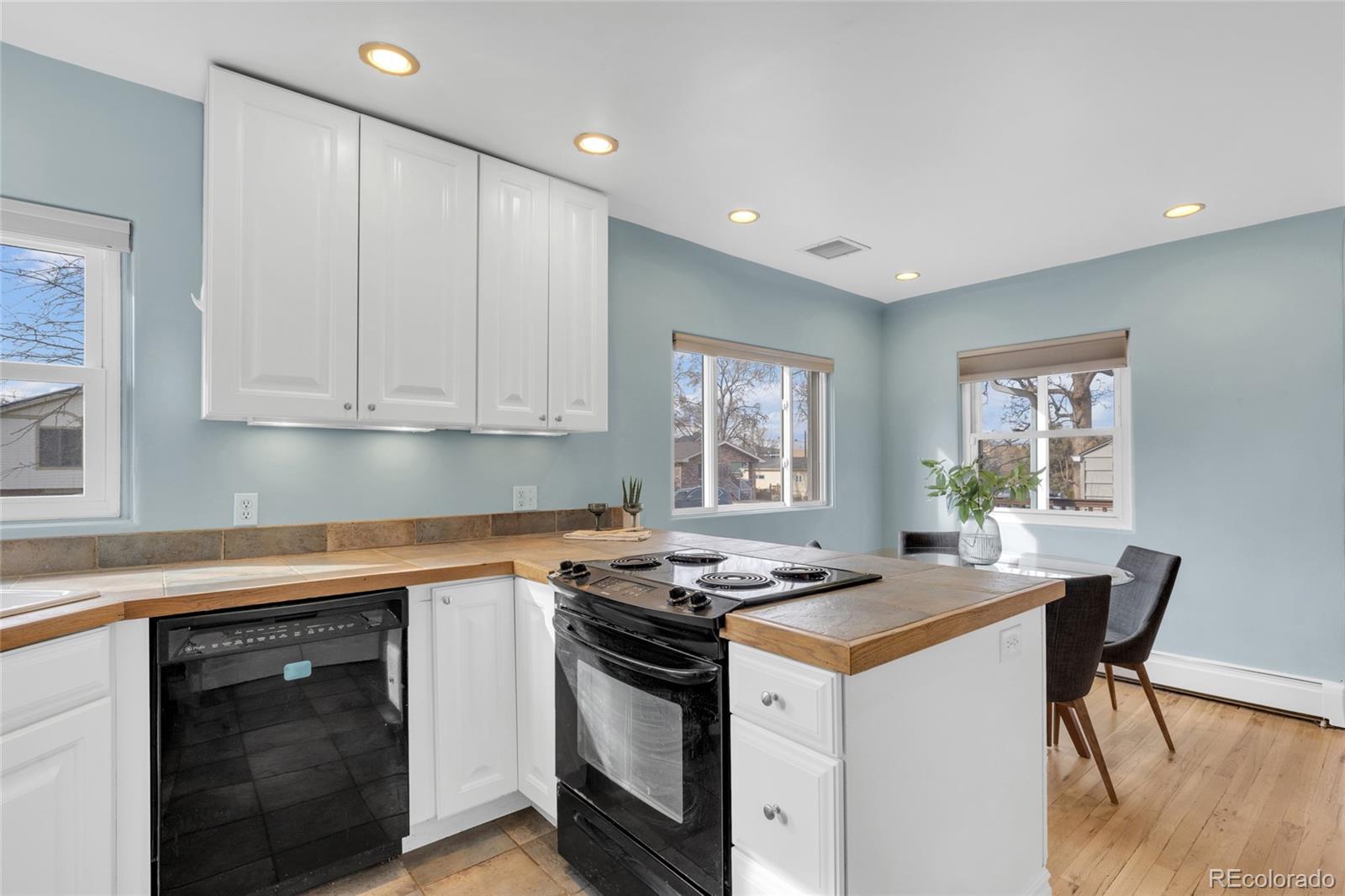 MLS Image #14 for 3928 s pearl street,englewood, Colorado