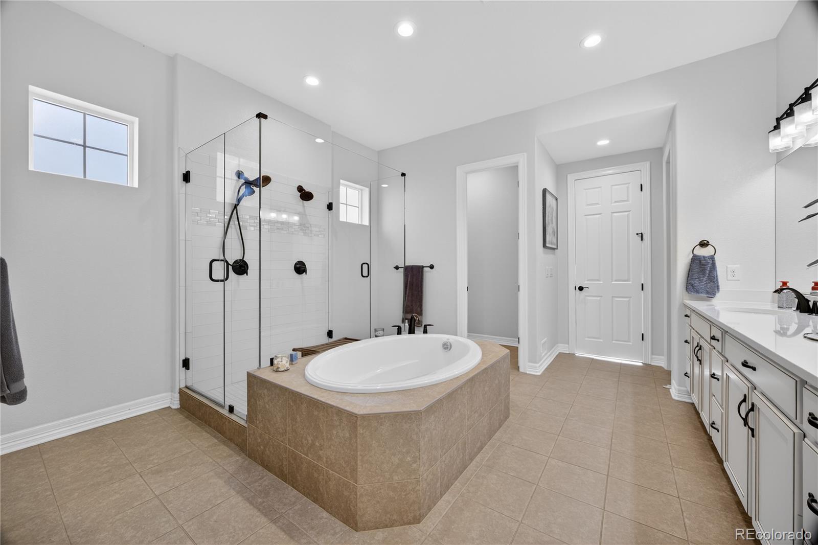 MLS Image #10 for 27560 e lakeview drive,aurora, Colorado