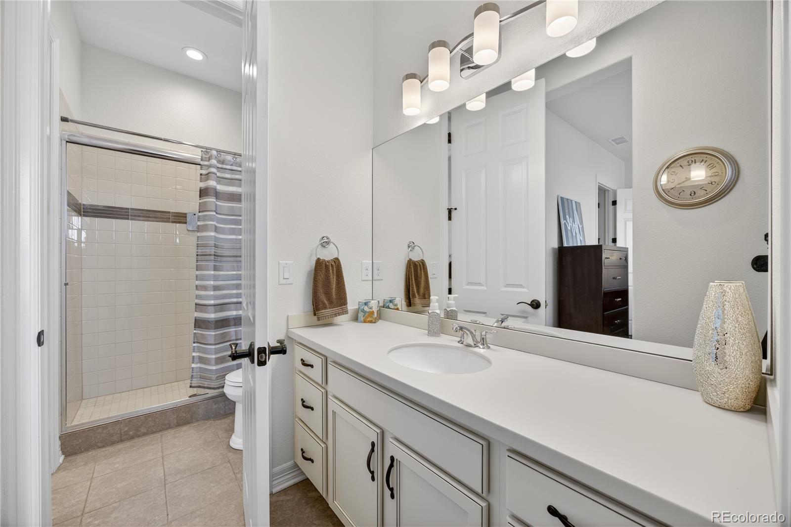 MLS Image #15 for 27560 e lakeview drive,aurora, Colorado