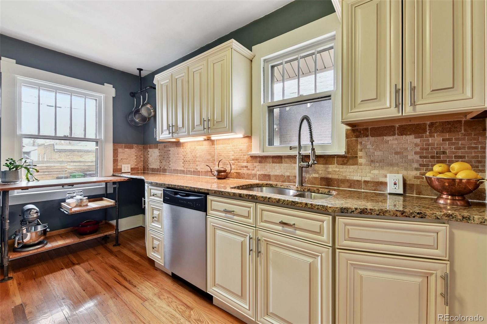 MLS Image #10 for 3528 n york street,denver, Colorado