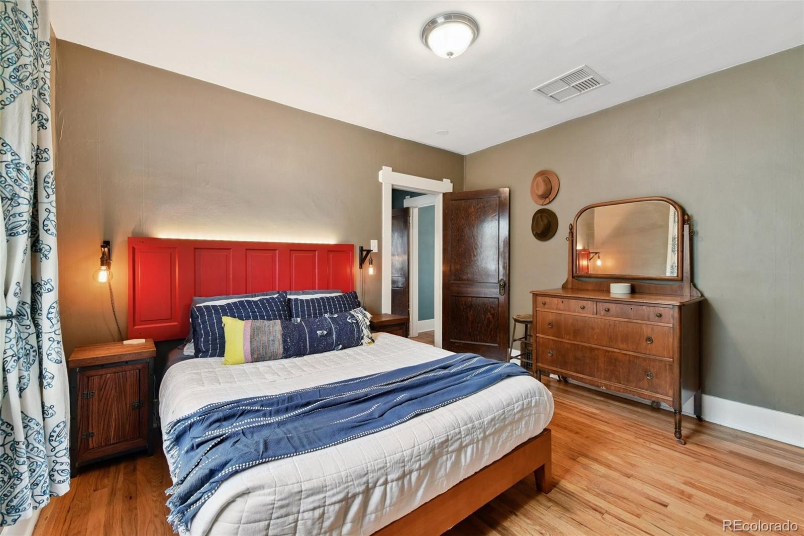 MLS Image #13 for 3528 n york street,denver, Colorado