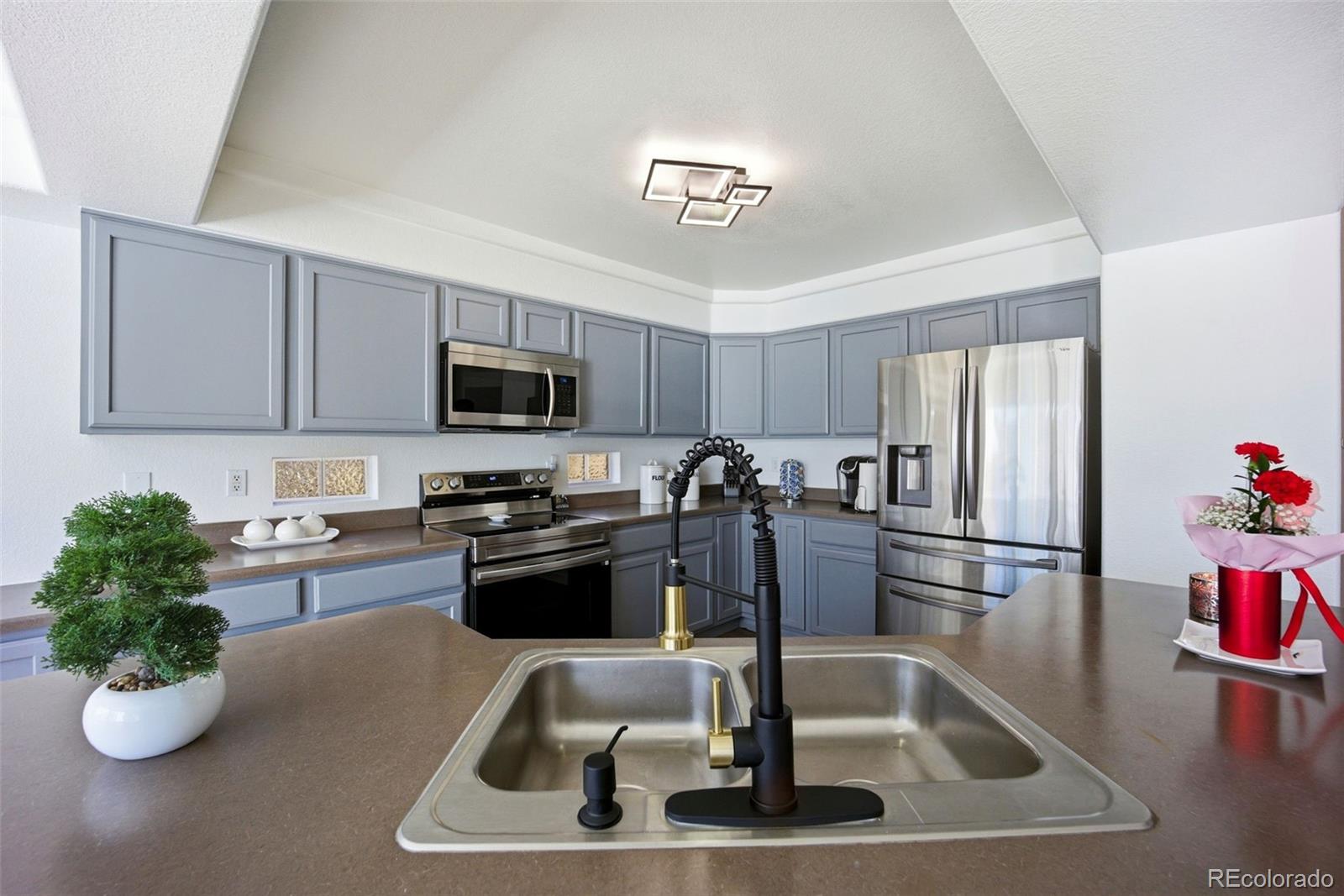 MLS Image #16 for 20372 e 40th place,denver, Colorado
