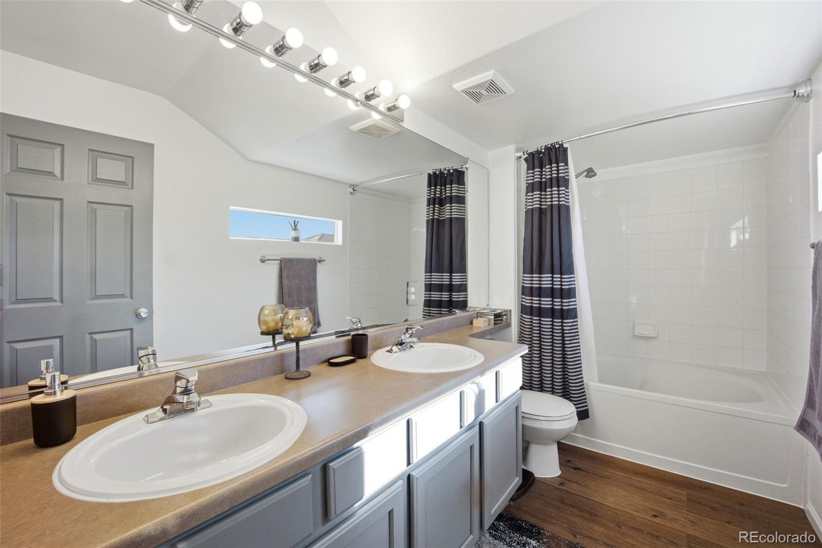 MLS Image #33 for 20372 e 40th place,denver, Colorado