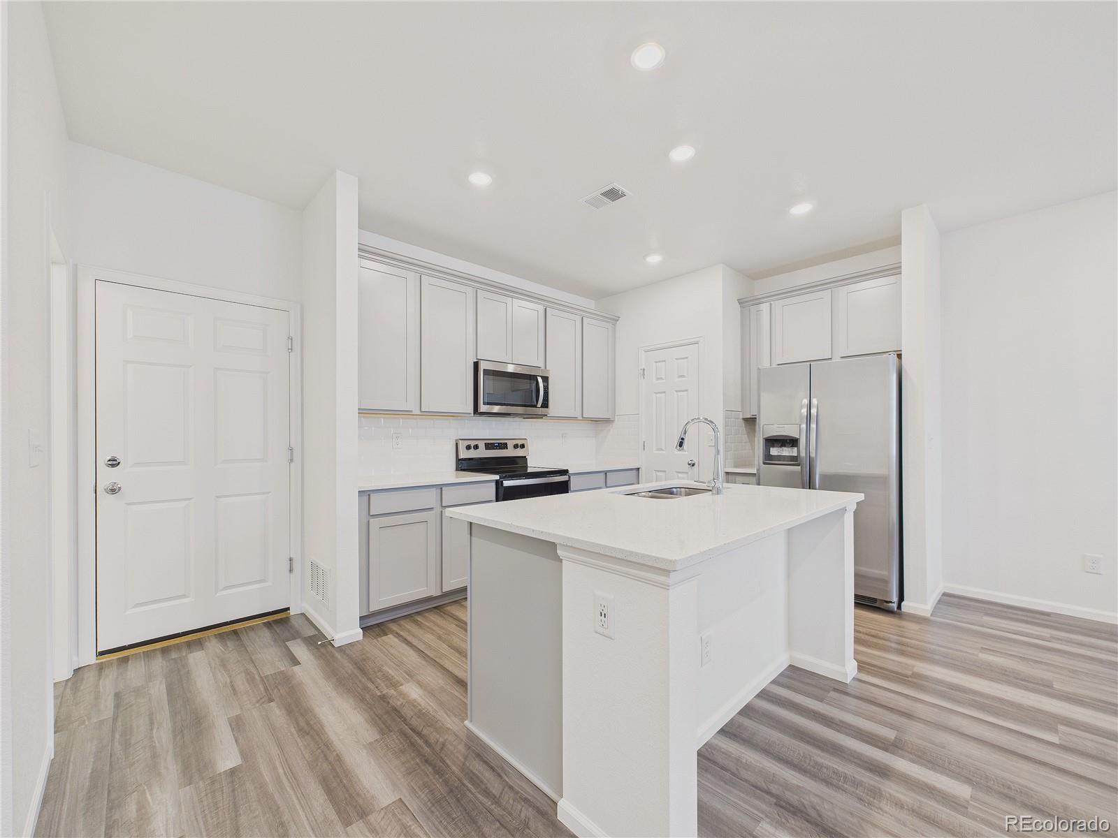MLS Image #5 for 21646 e 59th place,aurora, Colorado