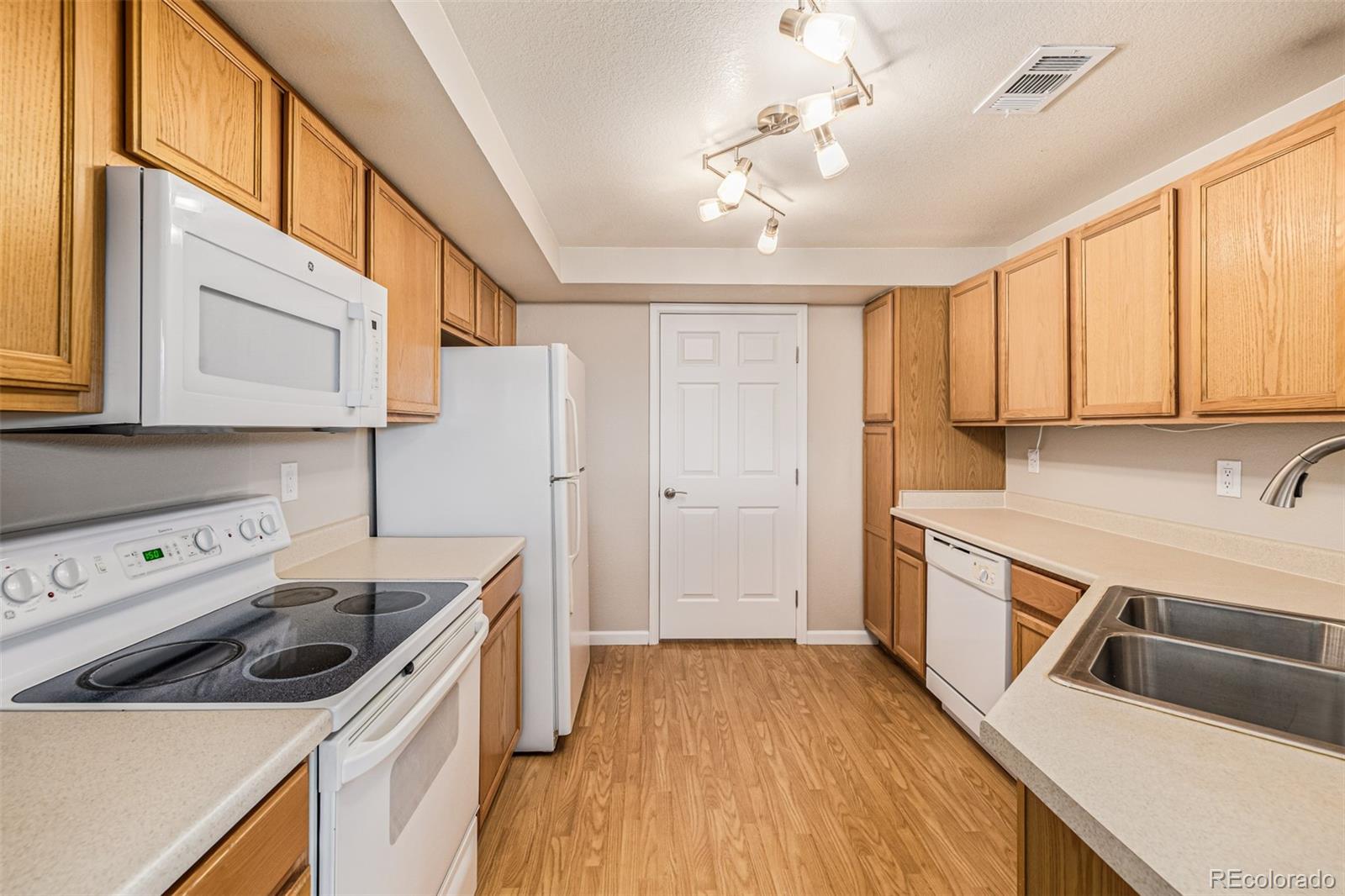 MLS Image #13 for 5726 n genoa way 301,aurora, Colorado