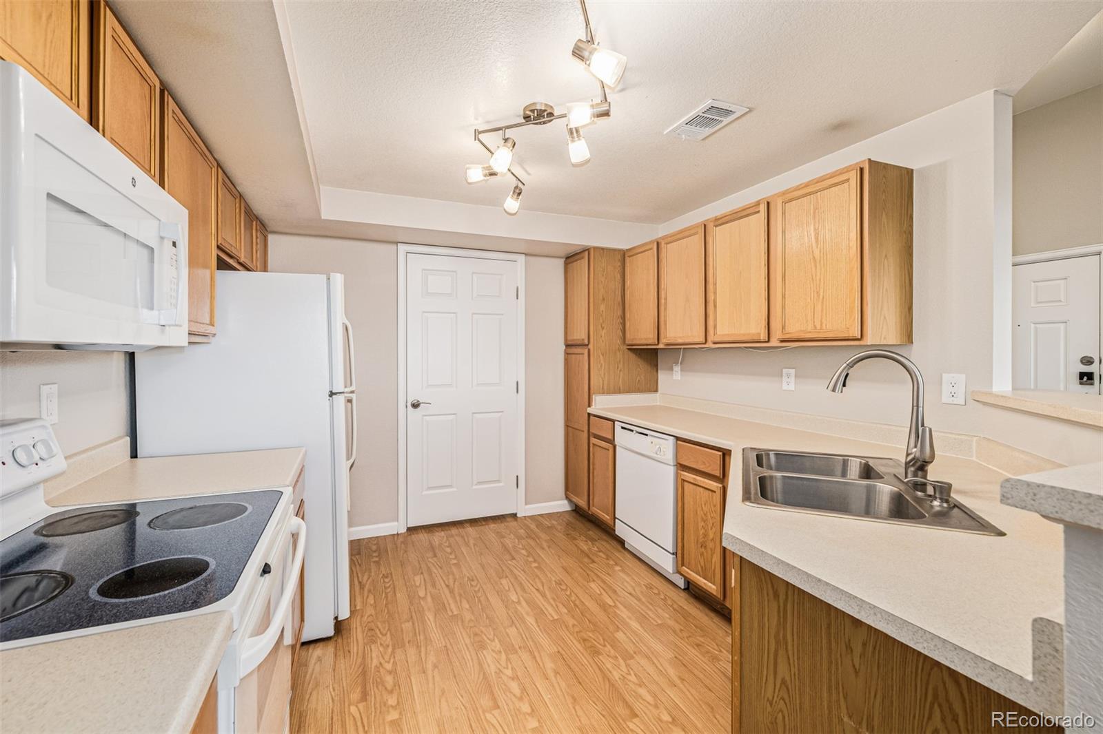 MLS Image #14 for 5726 n genoa way 301,aurora, Colorado