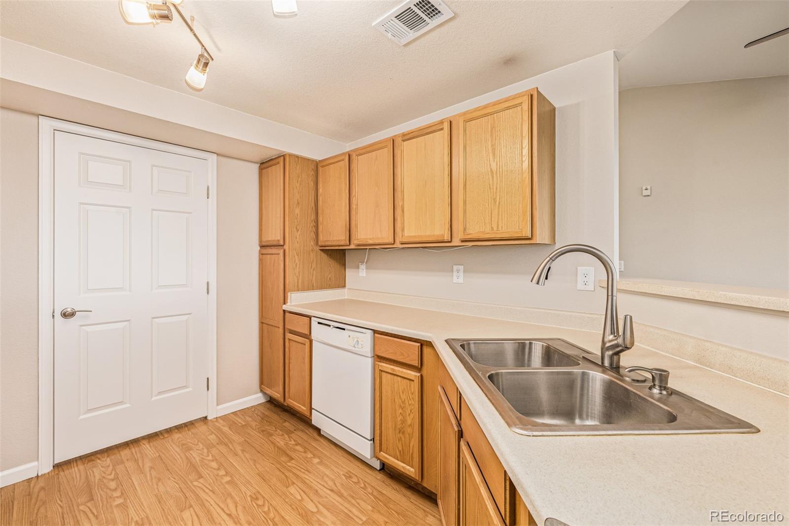 MLS Image #17 for 5726 n genoa way 301,aurora, Colorado