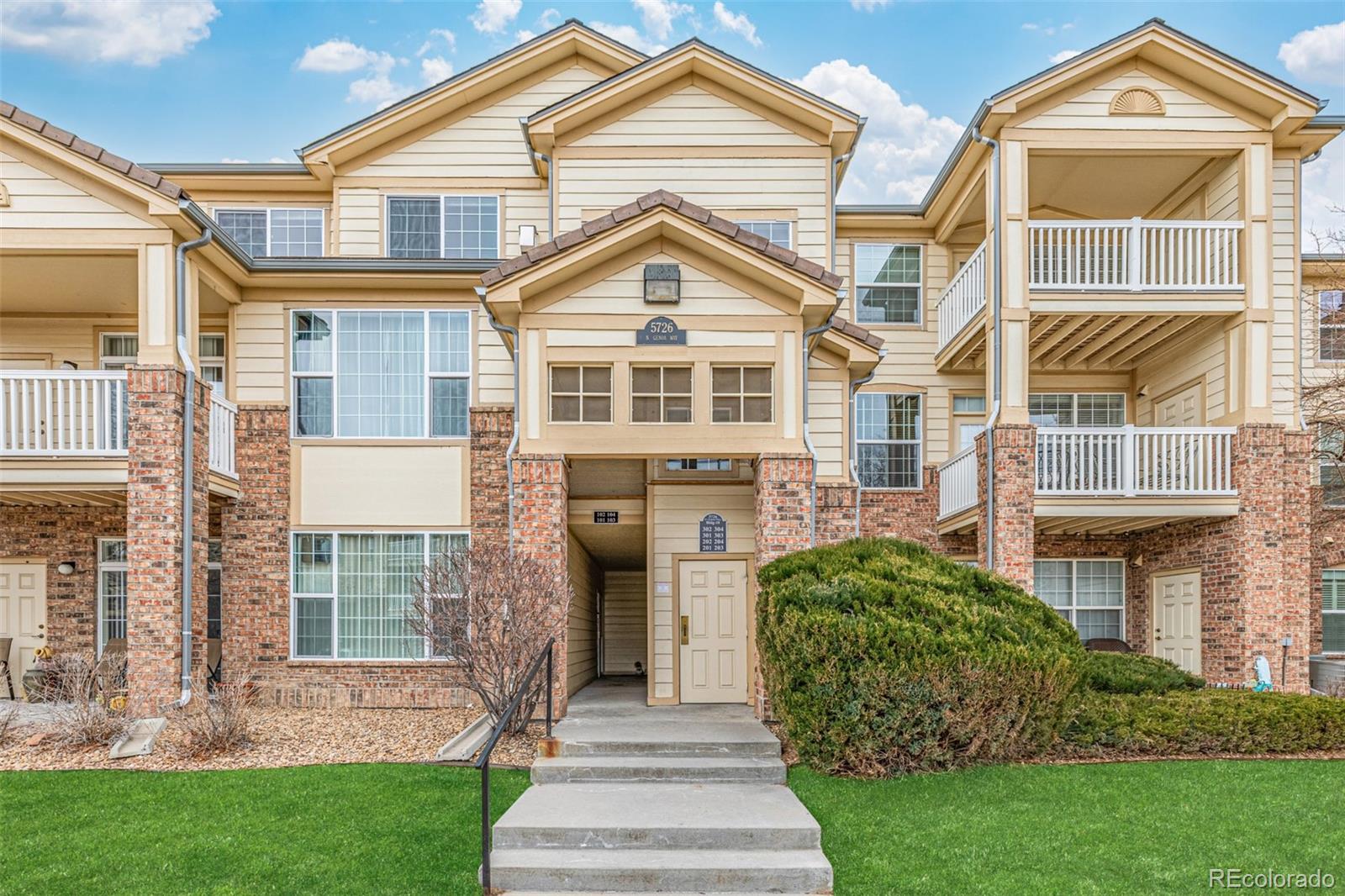 MLS Image #2 for 5726 n genoa way 301,aurora, Colorado