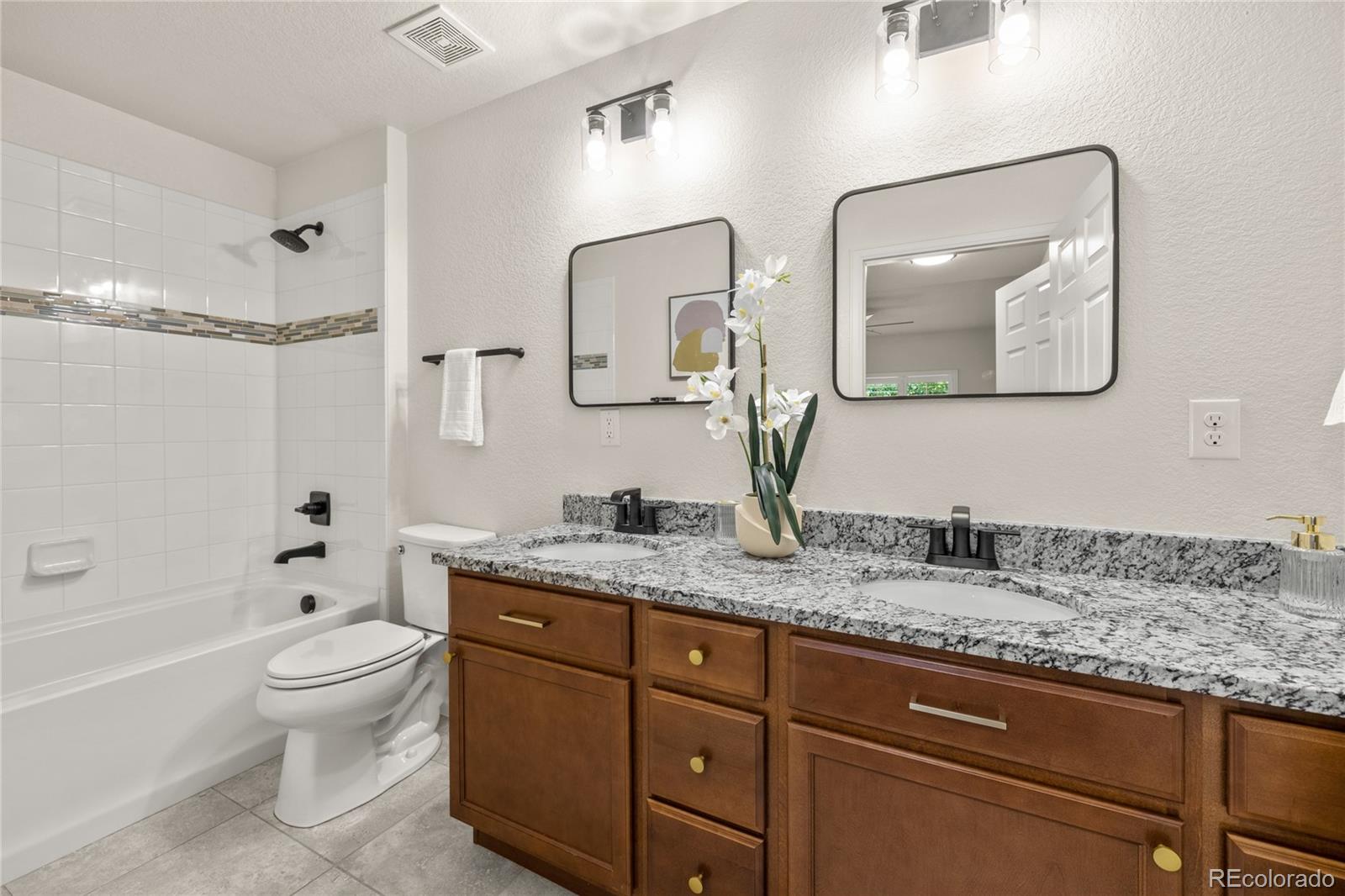 MLS Image #16 for 15195 e 16th place 104,aurora, Colorado