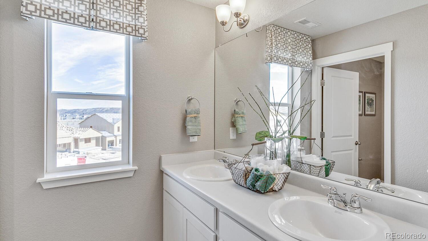 MLS Image #19 for 840 n clubview street,watkins, Colorado