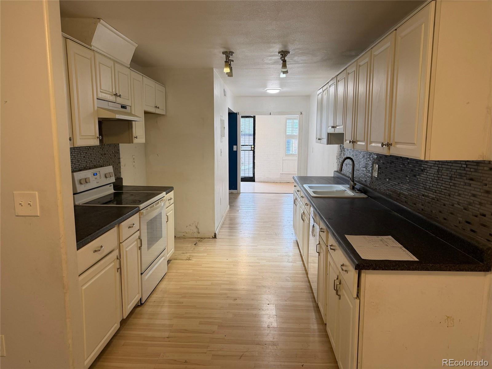 MLS Image #4 for 3550 s harlan street,denver, Colorado