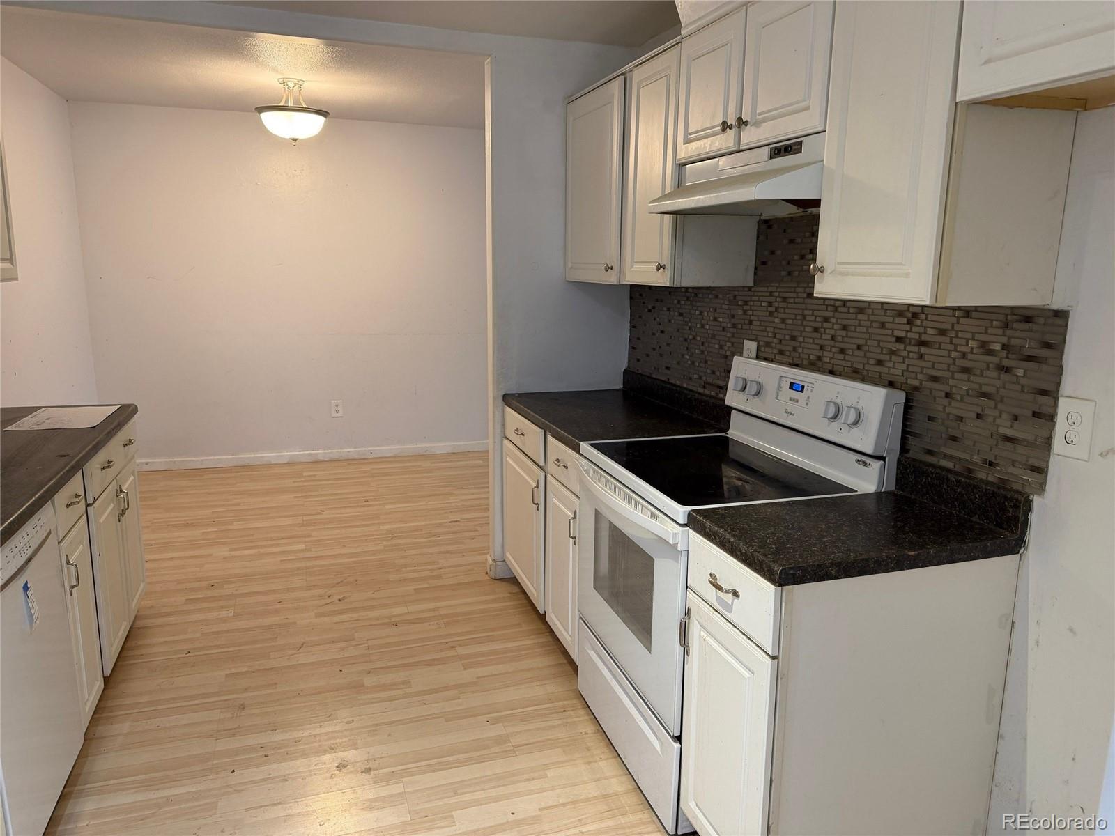 MLS Image #6 for 3550 s harlan street,denver, Colorado