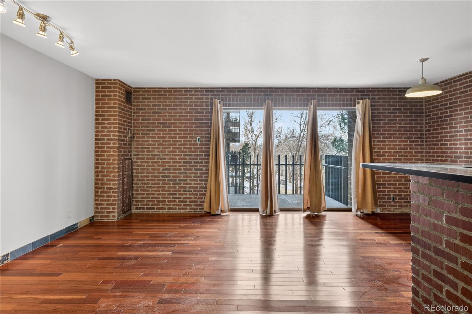 MLS Image #5 for 460 s marion parkway 505,denver, Colorado