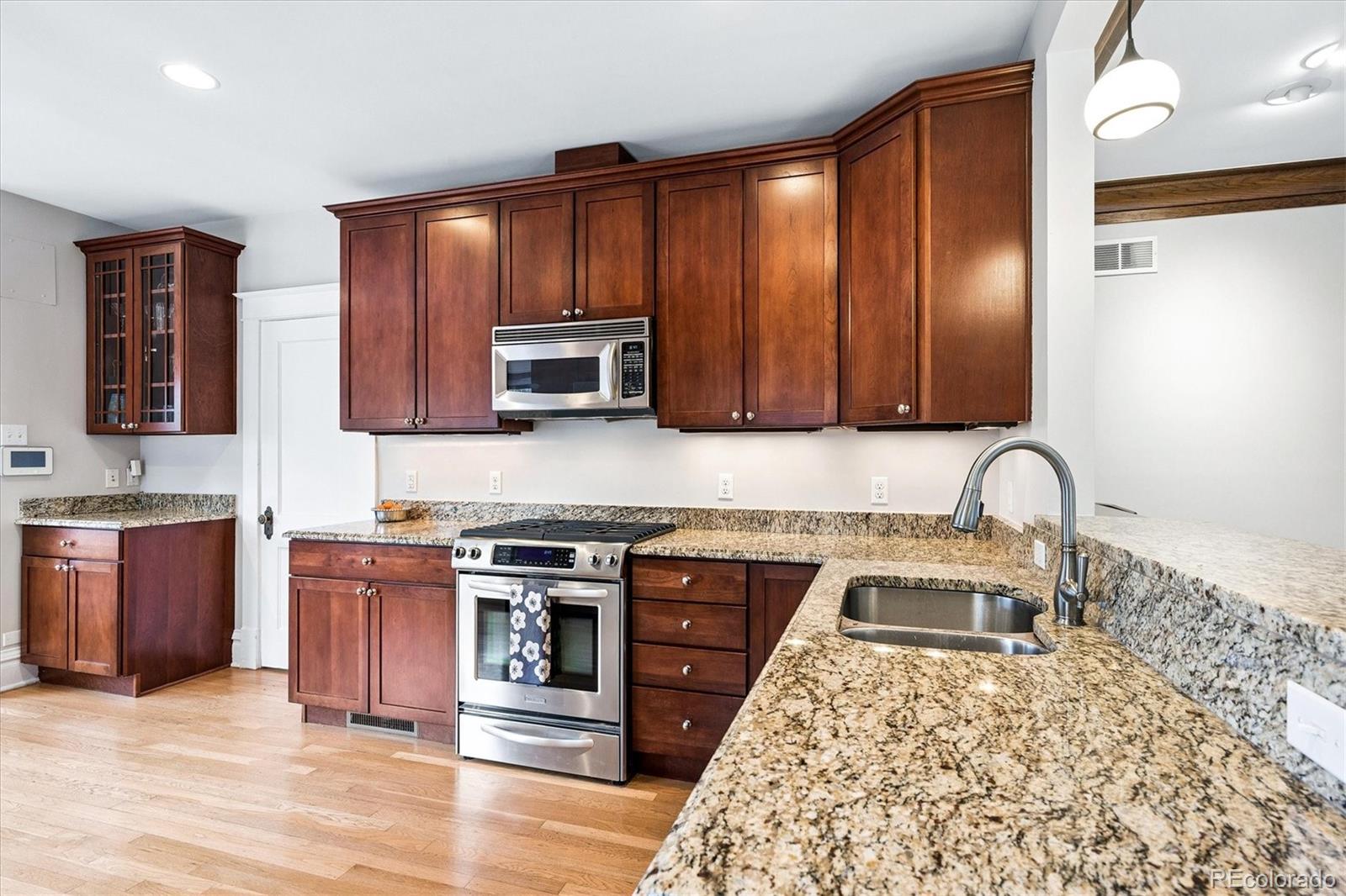MLS Image #13 for 945  adams street,denver, Colorado