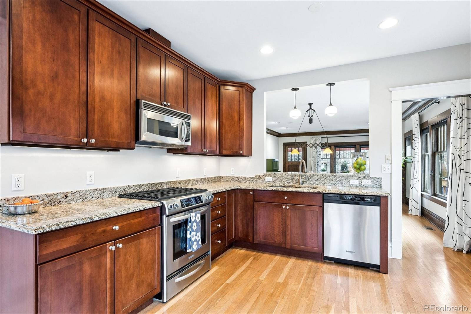 MLS Image #14 for 945  adams street,denver, Colorado