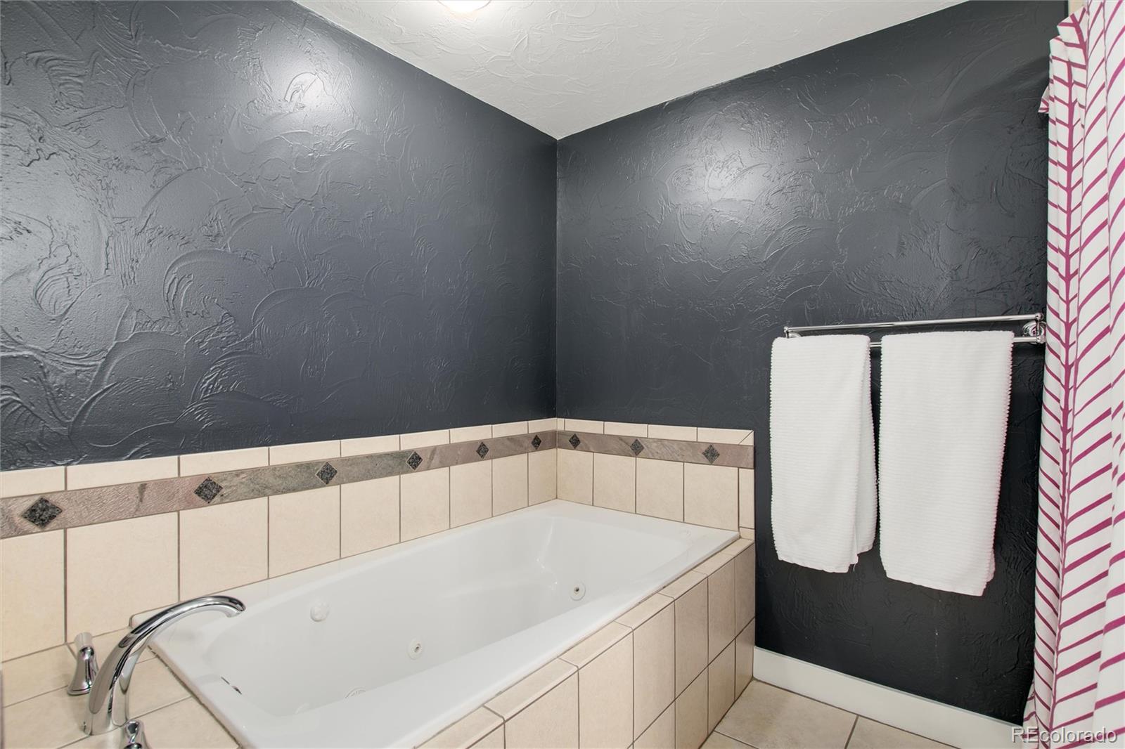 MLS Image #37 for 1643  krameria street,denver, Colorado