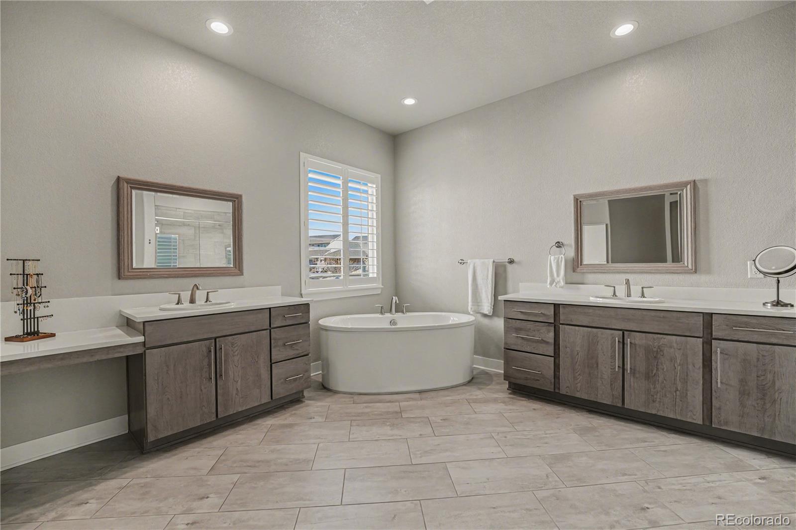 MLS Image #30 for 27600 e lakeview drive,aurora, Colorado