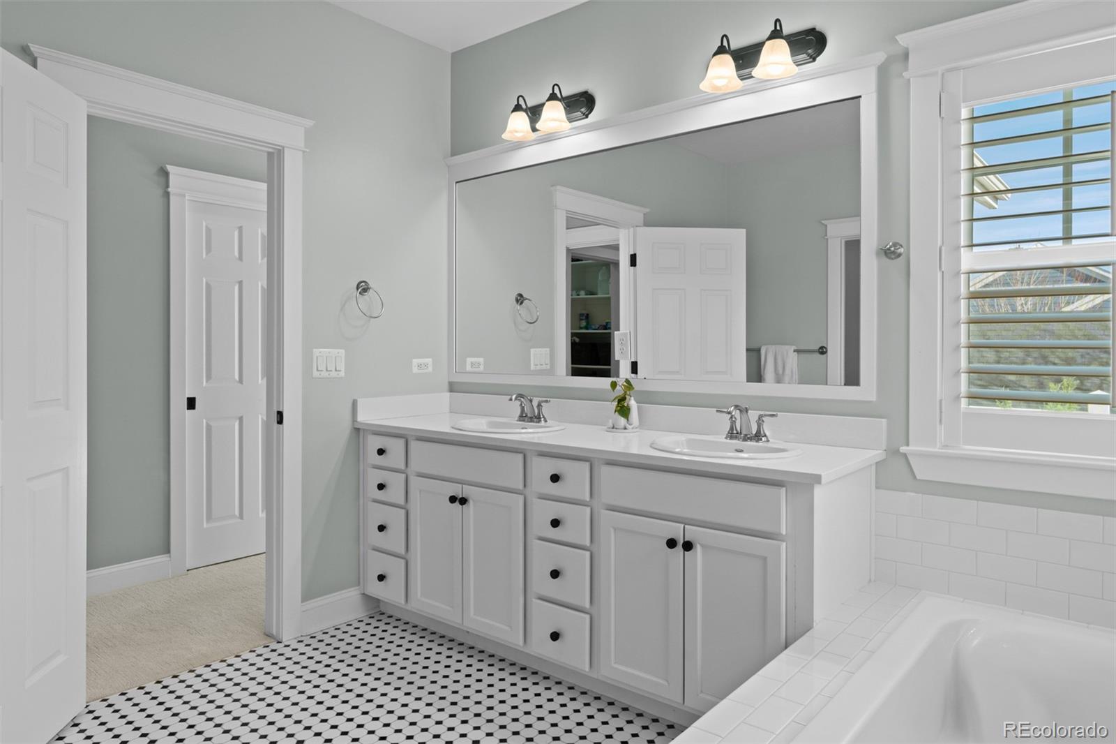 MLS Image #25 for 8161 e 33rd avenue,denver, Colorado