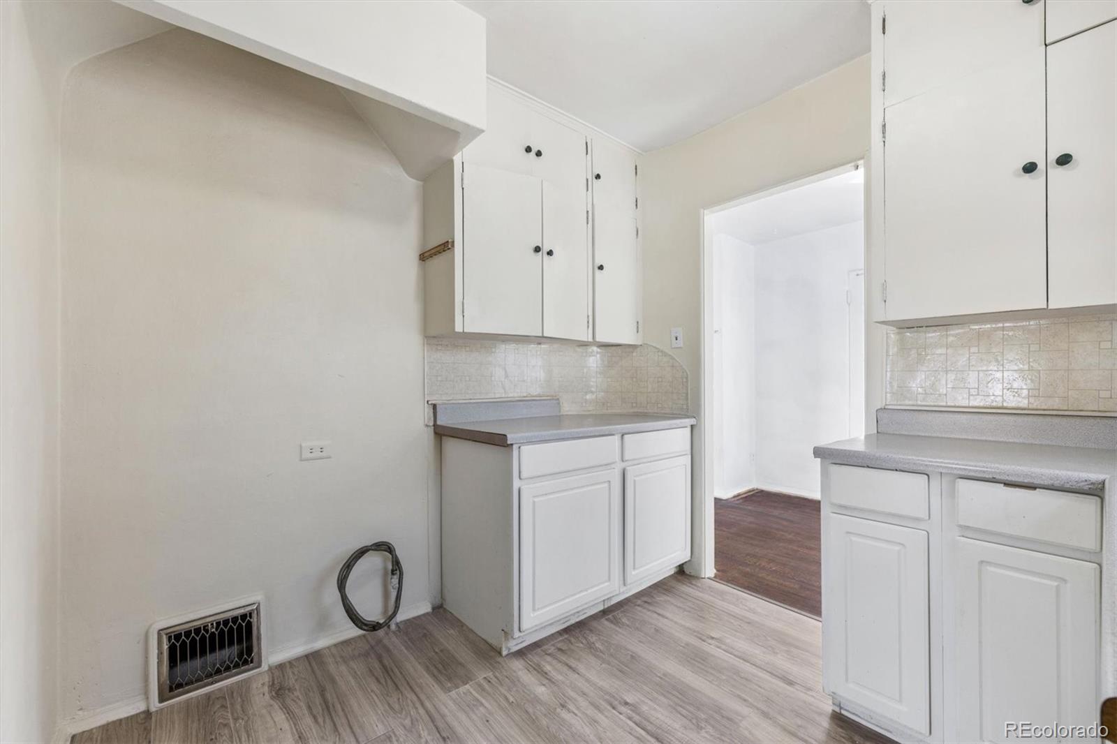MLS Image #10 for 136 s dale court,denver, Colorado