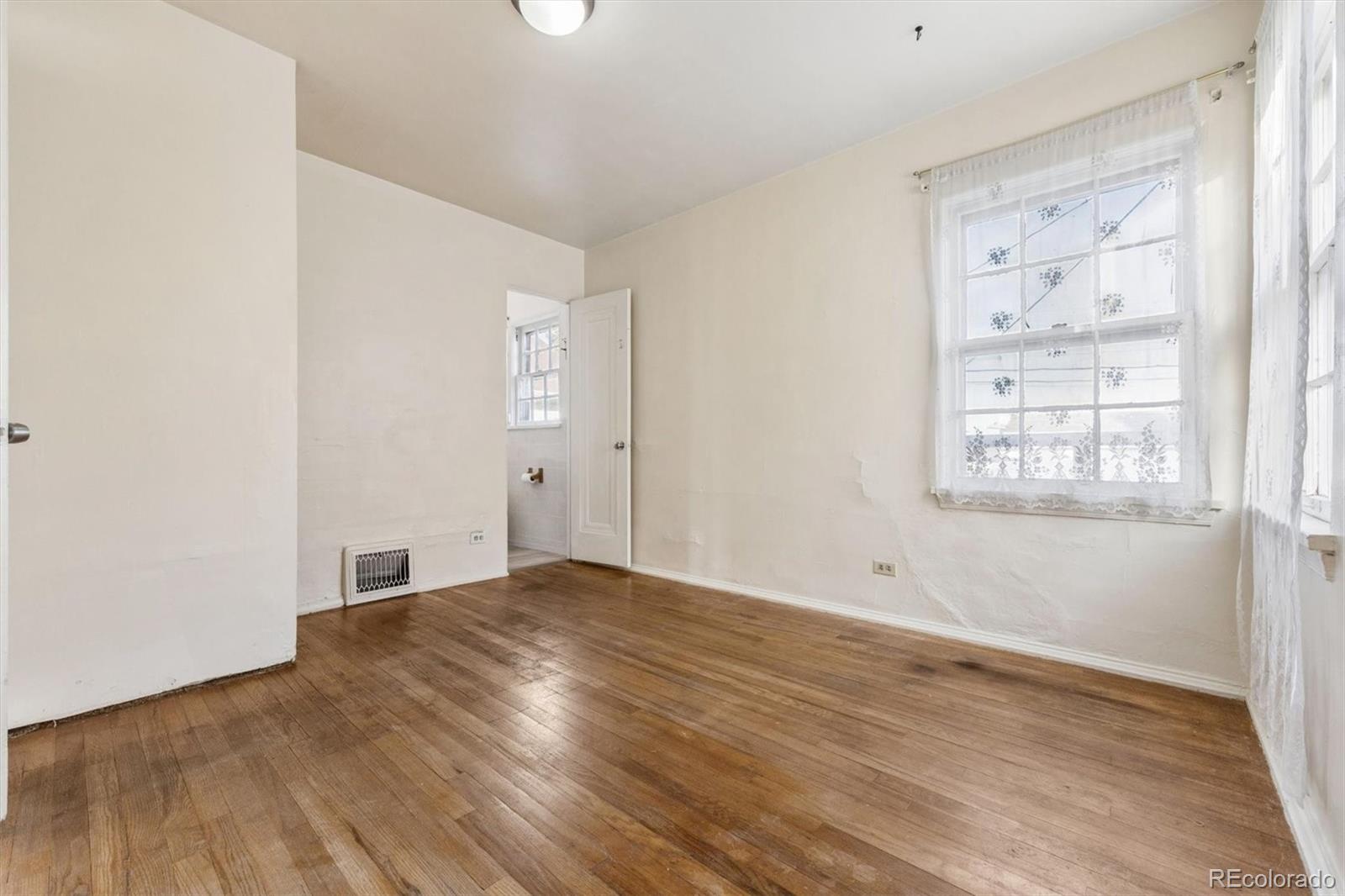MLS Image #13 for 136 s dale court,denver, Colorado