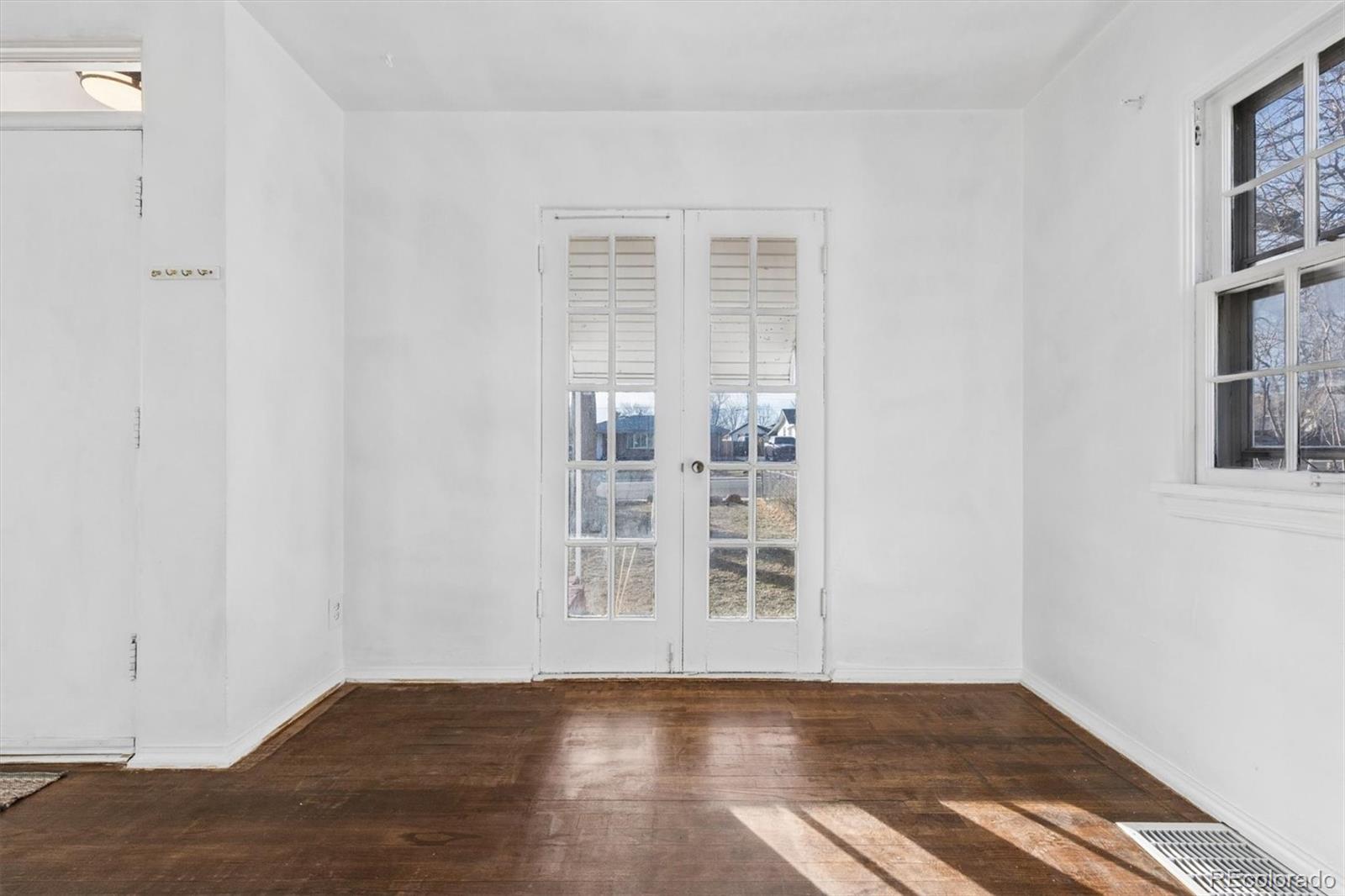 MLS Image #6 for 136 s dale court,denver, Colorado
