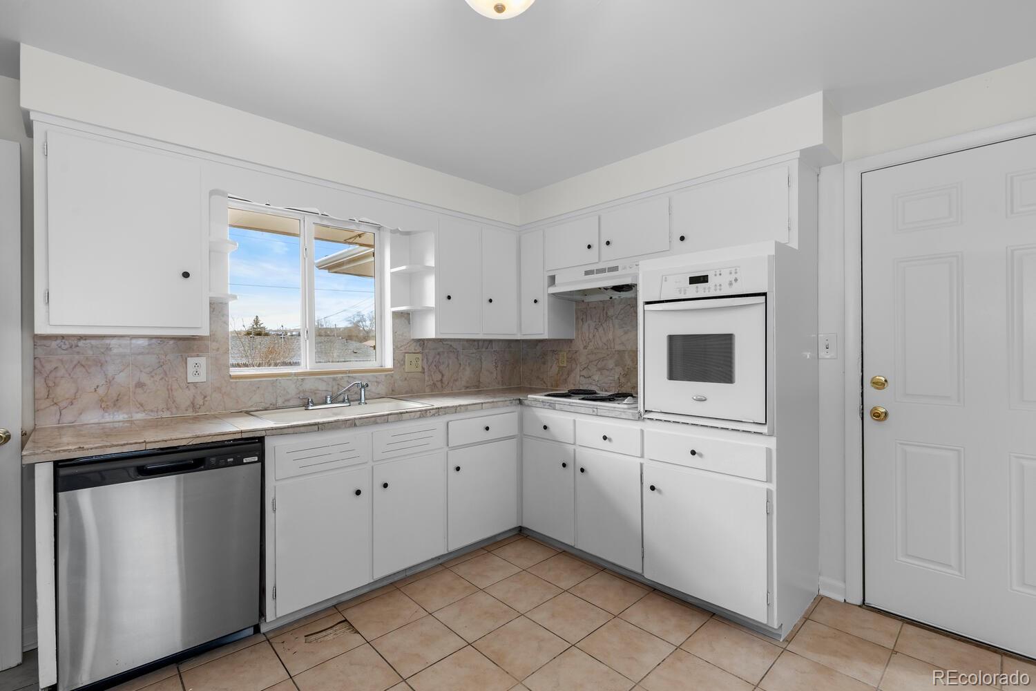 MLS Image #5 for 10018 w 60th avenue,arvada, Colorado