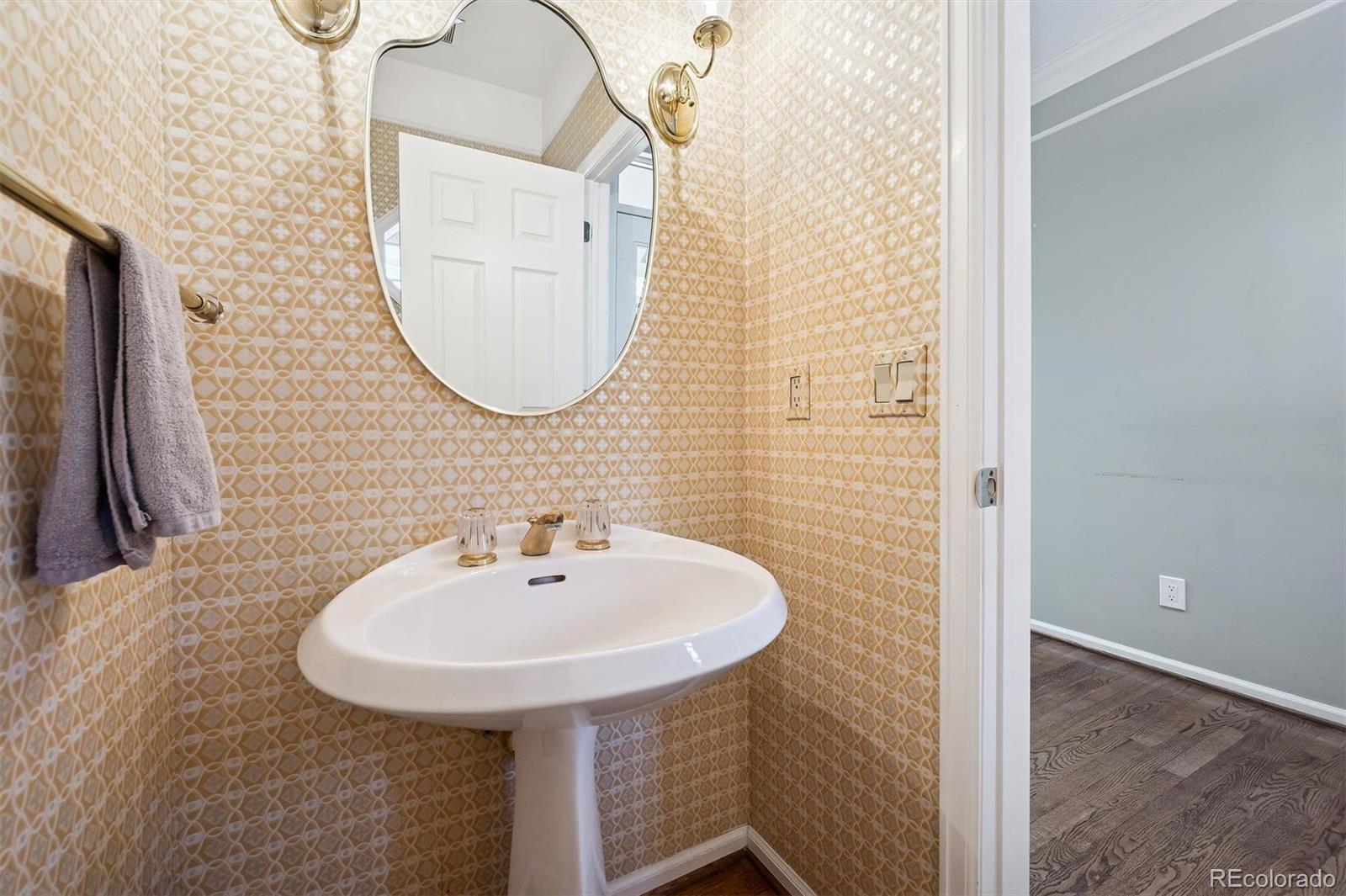MLS Image #14 for 2552 e alameda avenue,denver, Colorado