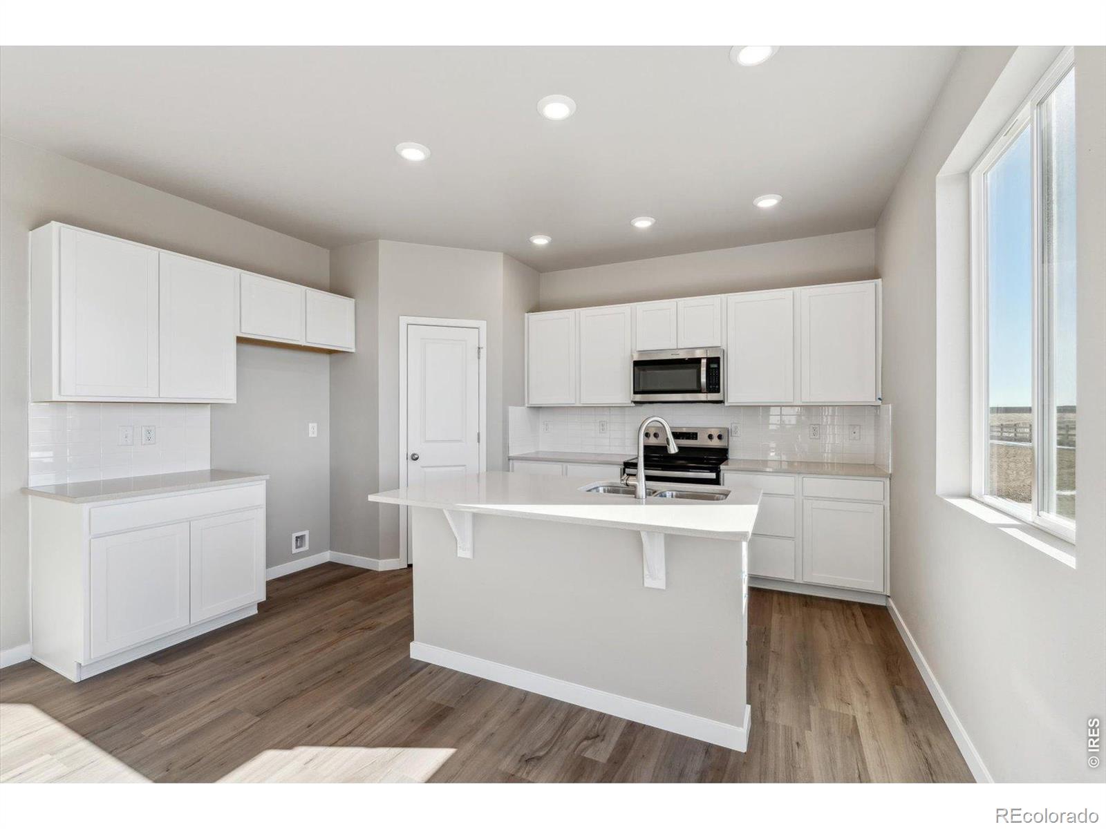 MLS Image #10 for 874  harvard street,johnstown, Colorado