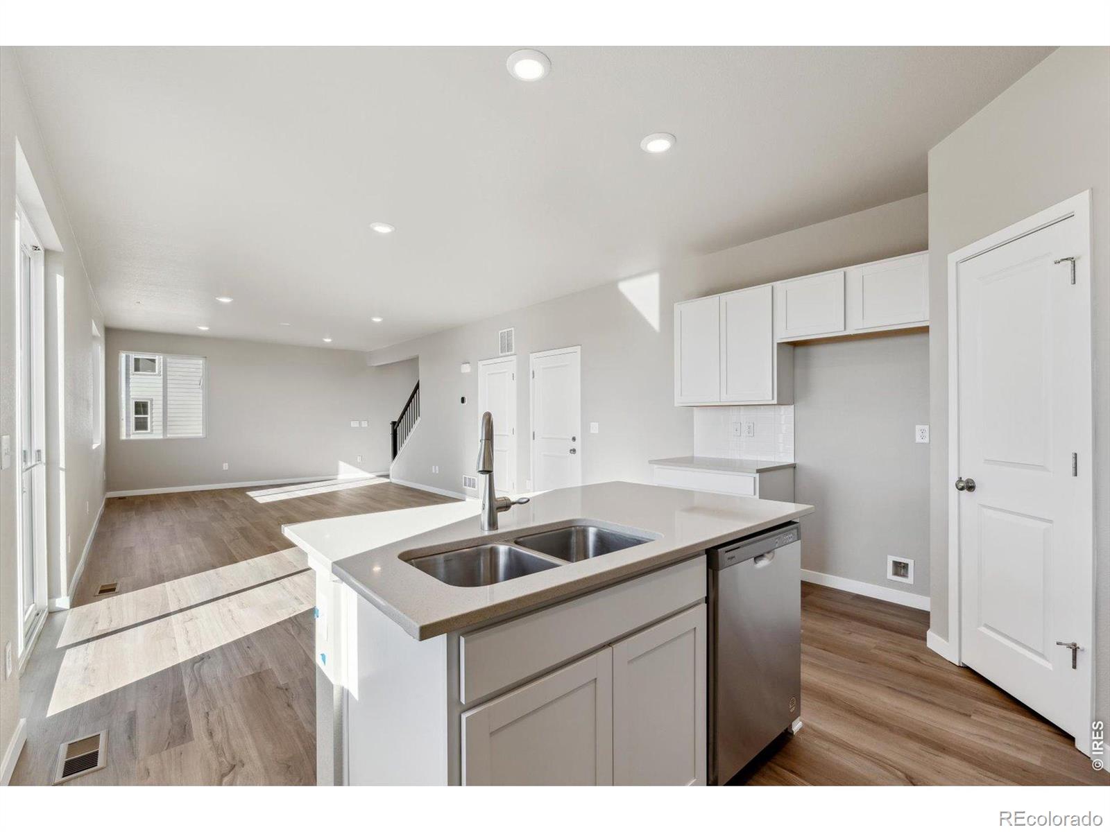 MLS Image #11 for 874  harvard street,johnstown, Colorado