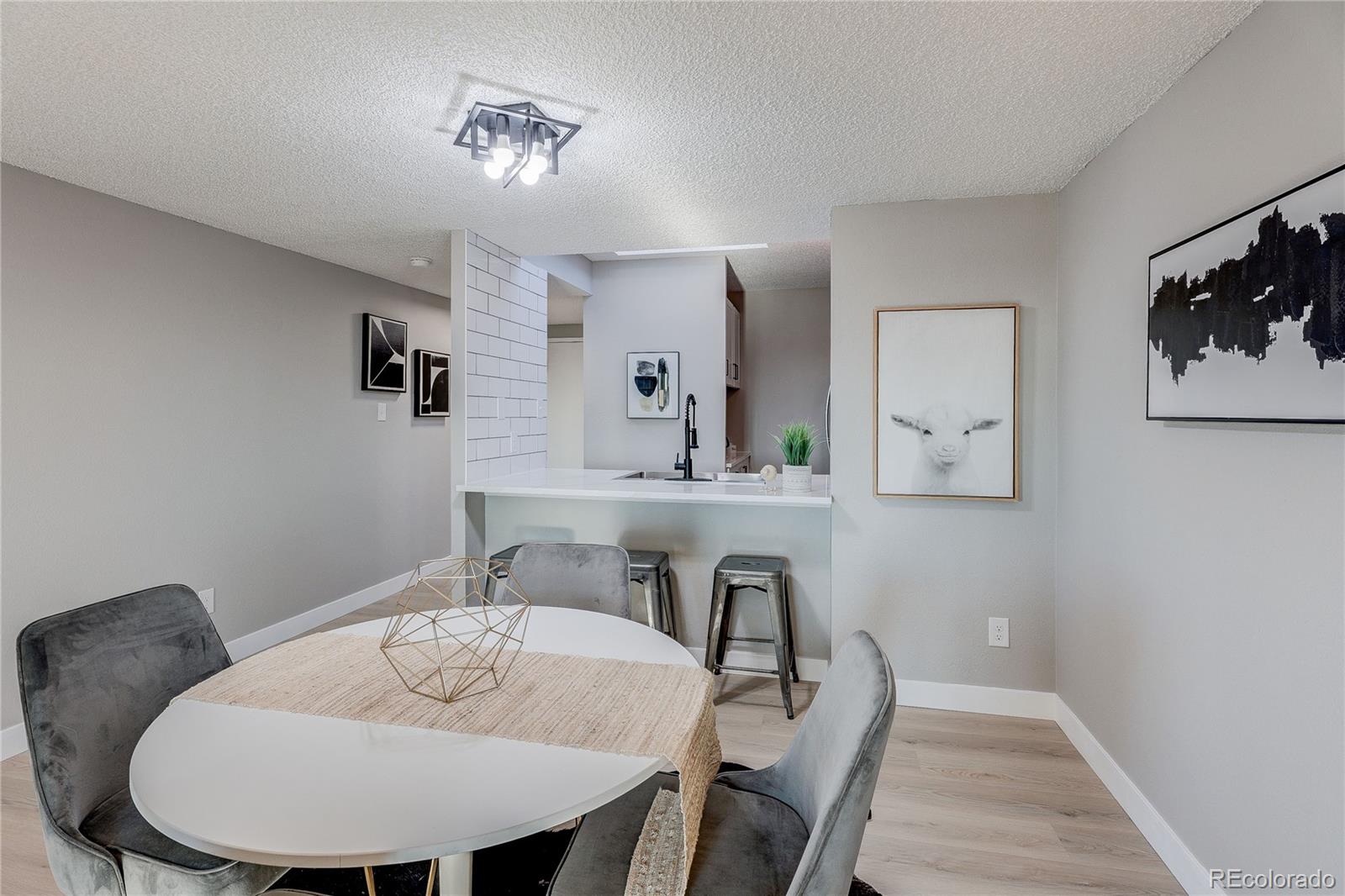 MLS Image #14 for 2880 s locust  709s,denver, Colorado