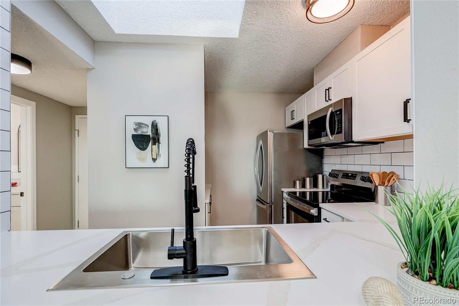 MLS Image #16 for 2880 s locust  709s,denver, Colorado