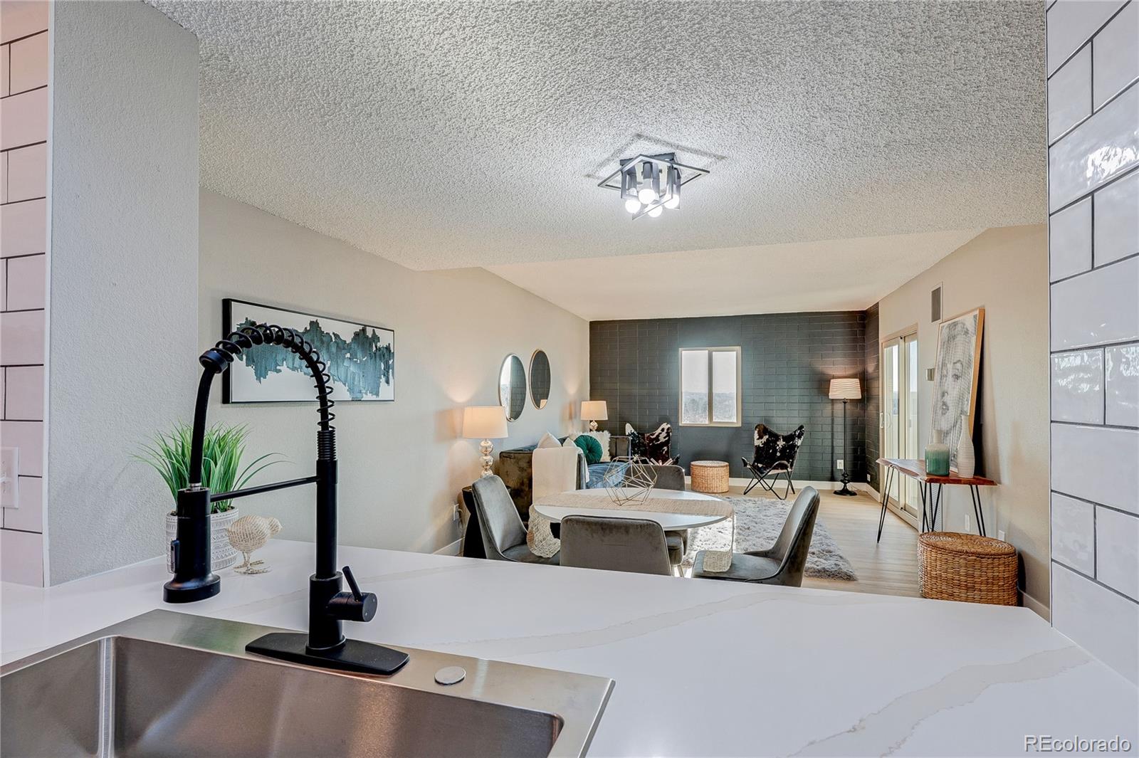 MLS Image #20 for 2880 s locust  709s,denver, Colorado