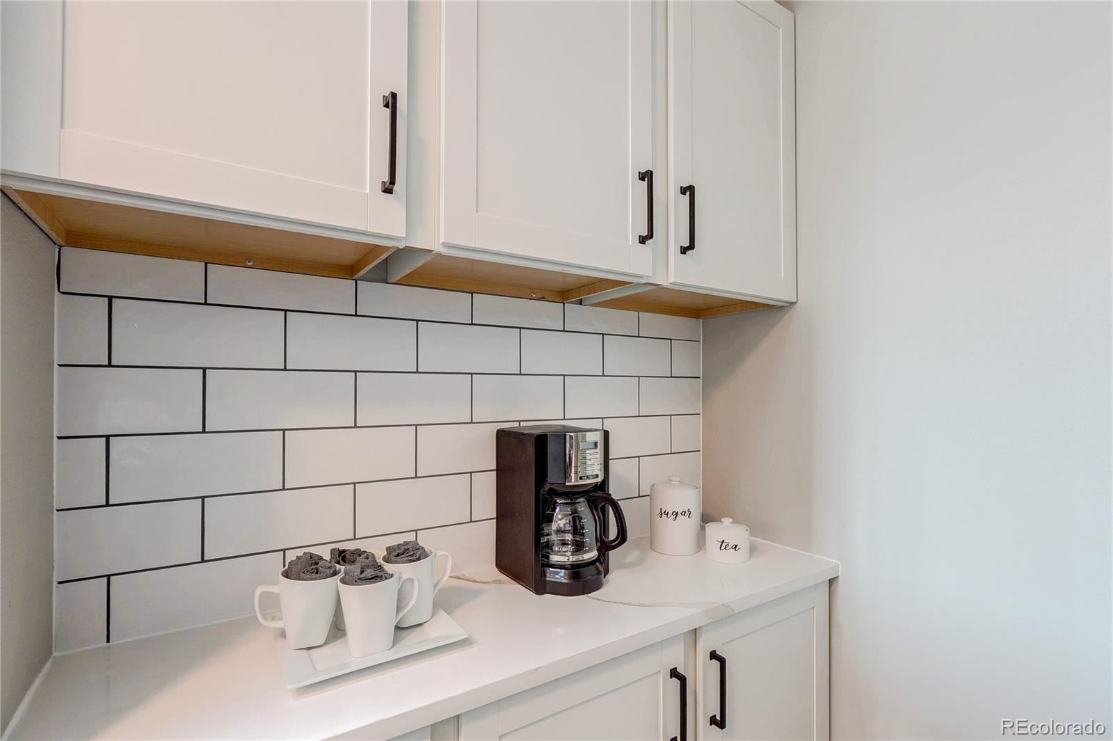 MLS Image #21 for 2880 s locust  709s,denver, Colorado
