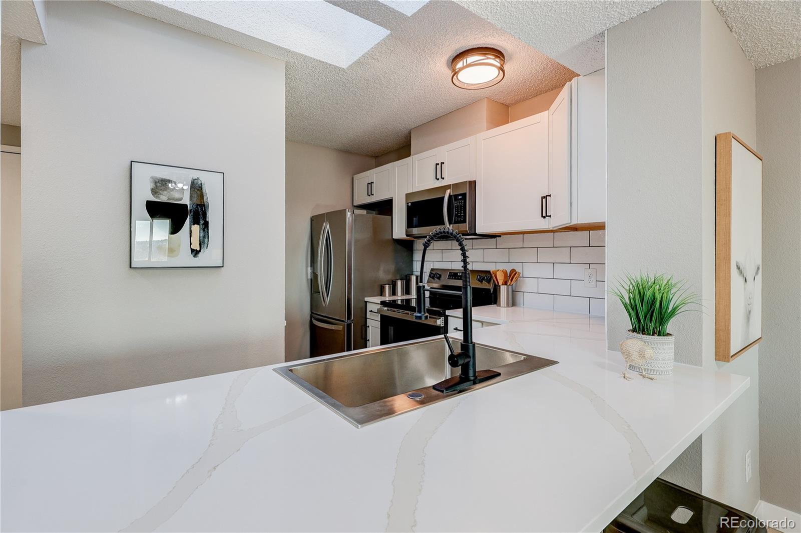 MLS Image #22 for 2880 s locust  709s,denver, Colorado