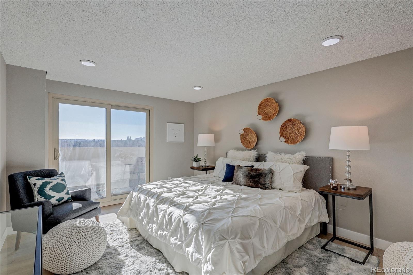 MLS Image #26 for 2880 s locust  709s,denver, Colorado