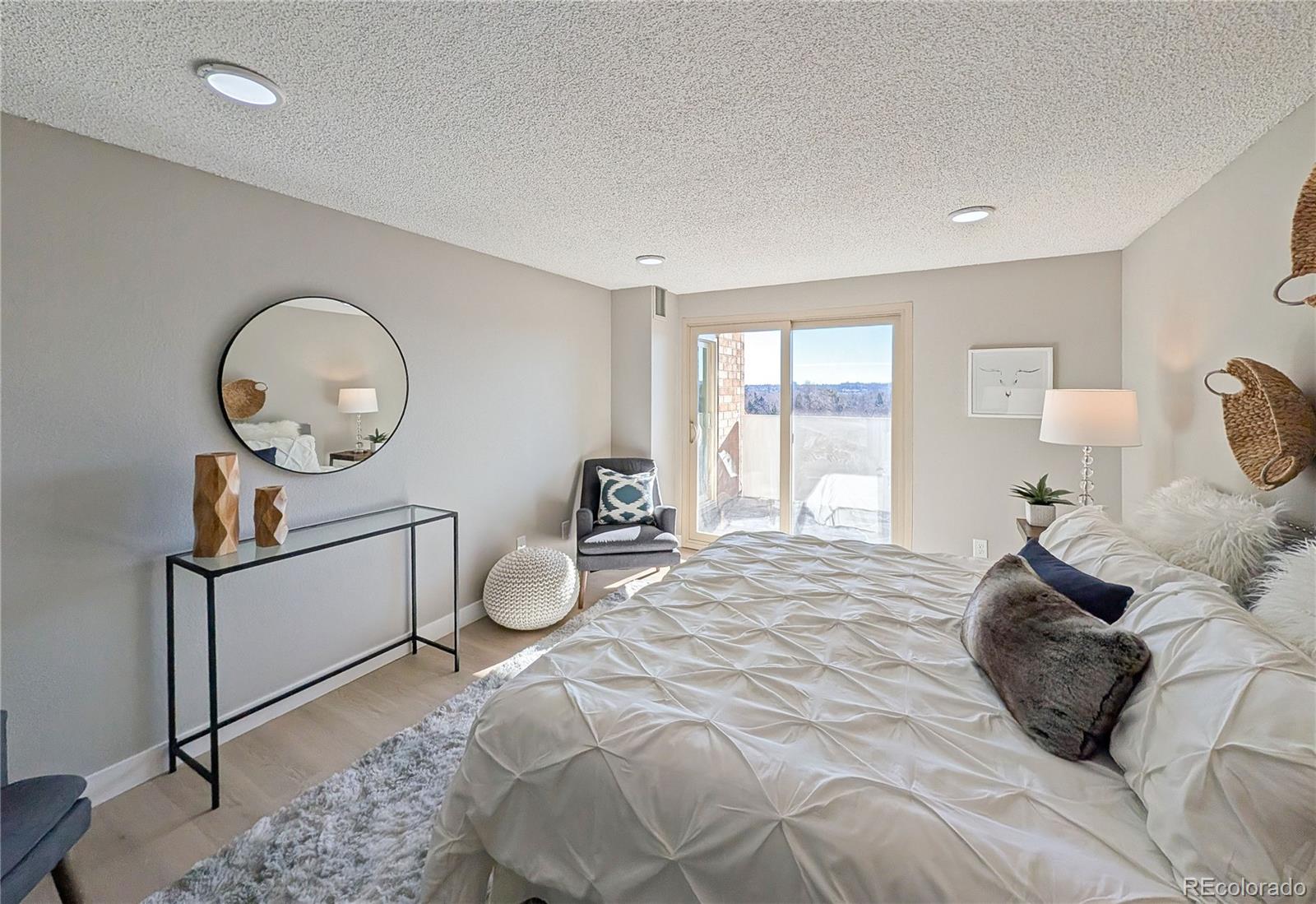 MLS Image #27 for 2880 s locust  709s,denver, Colorado