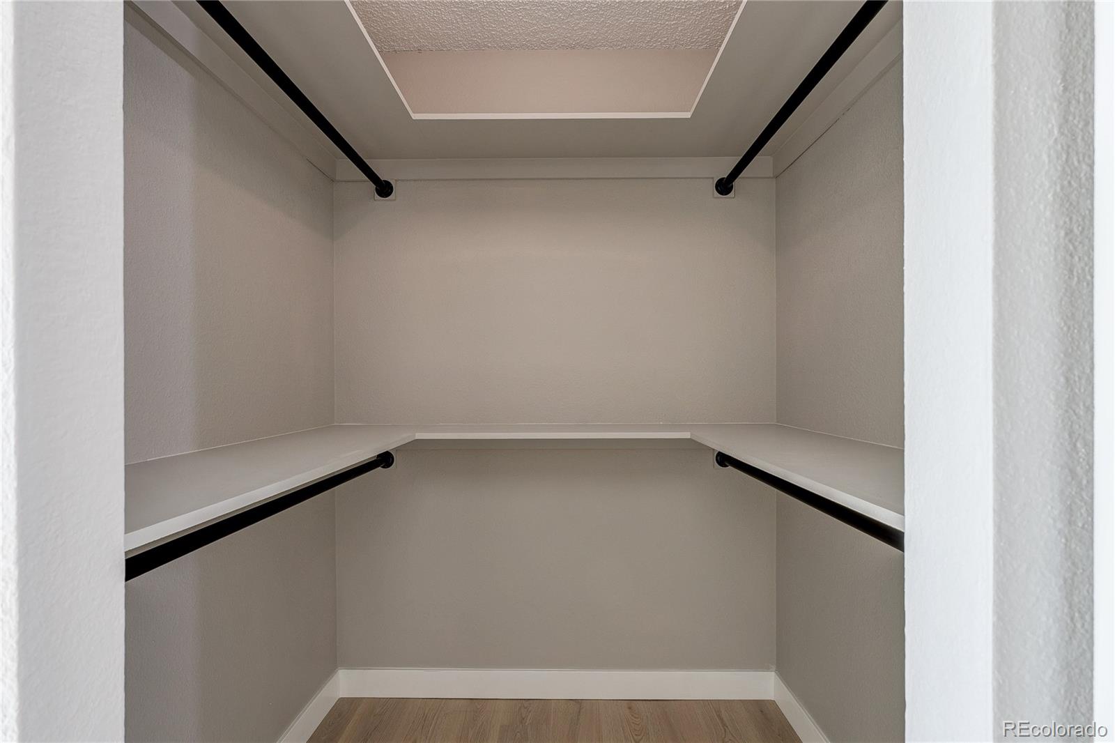 MLS Image #30 for 2880 s locust  709s,denver, Colorado