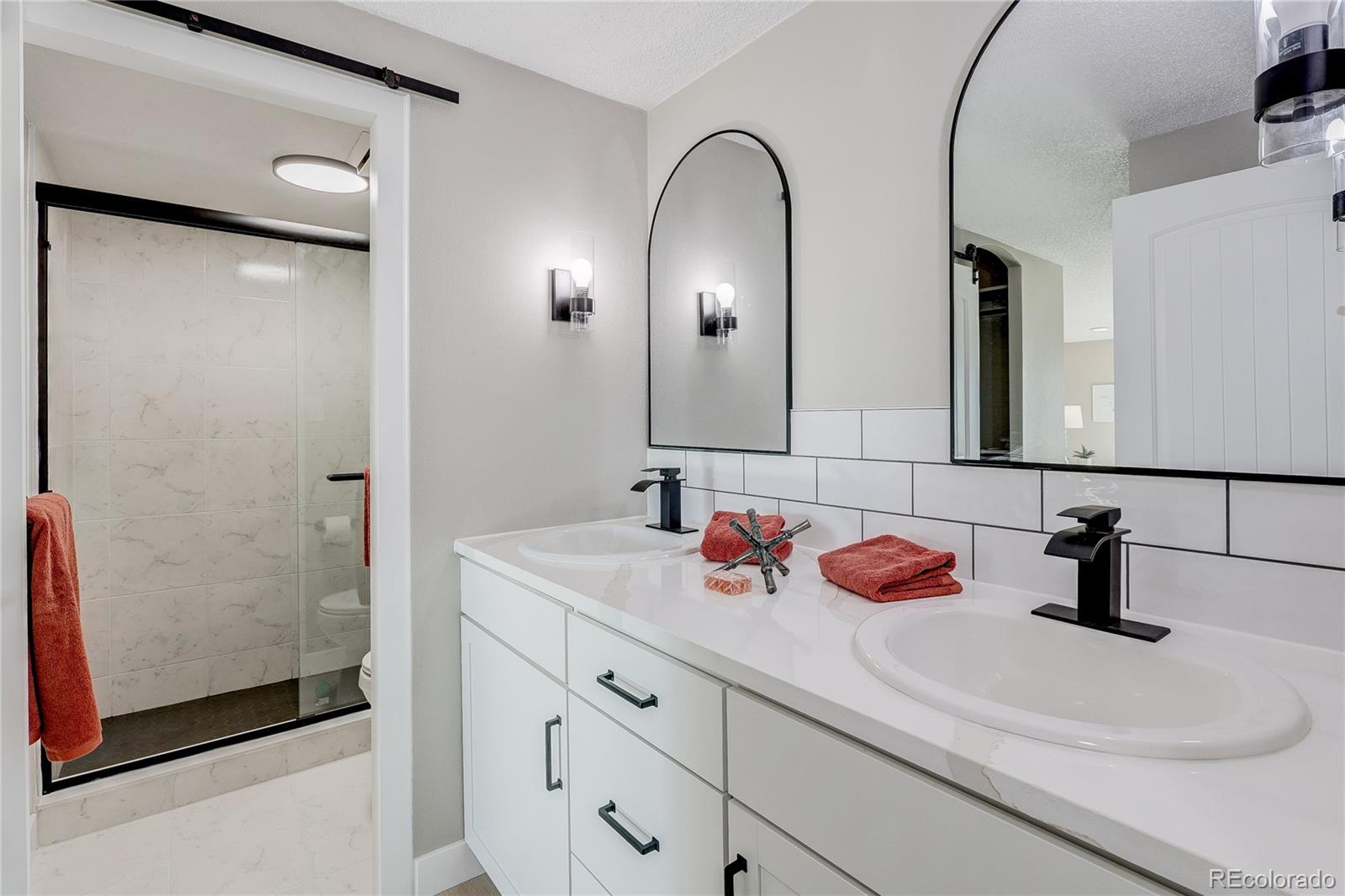 MLS Image #31 for 2880 s locust  709s,denver, Colorado