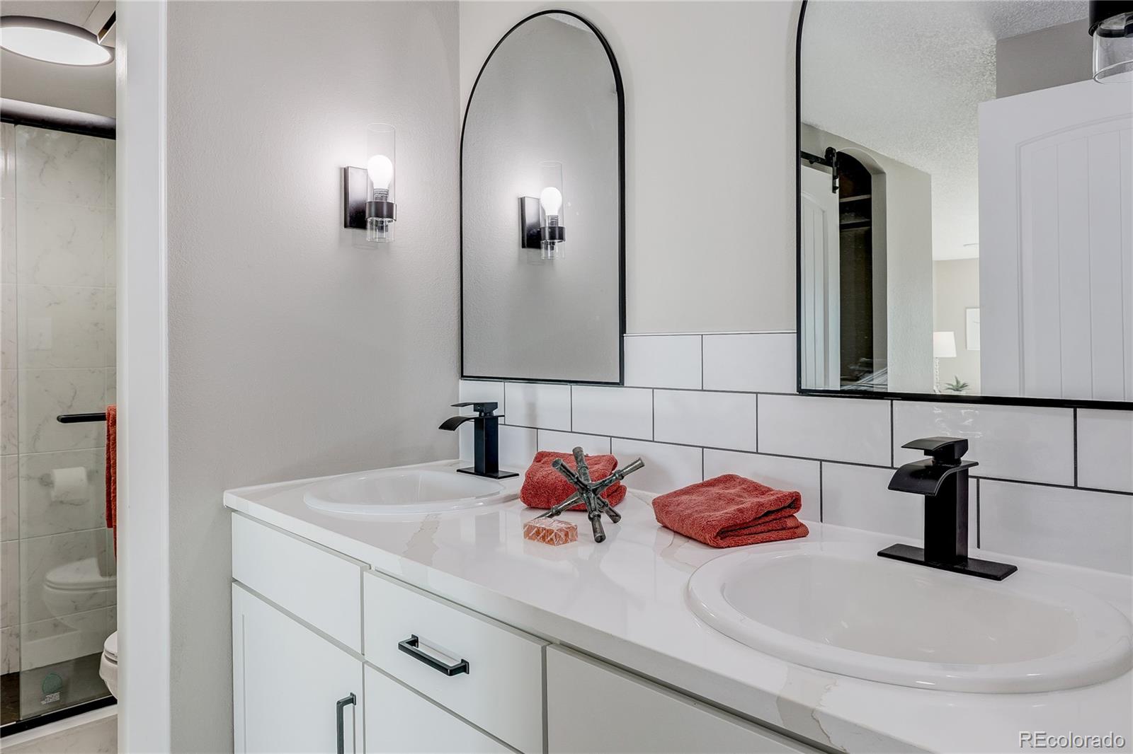 MLS Image #34 for 2880 s locust  709s,denver, Colorado