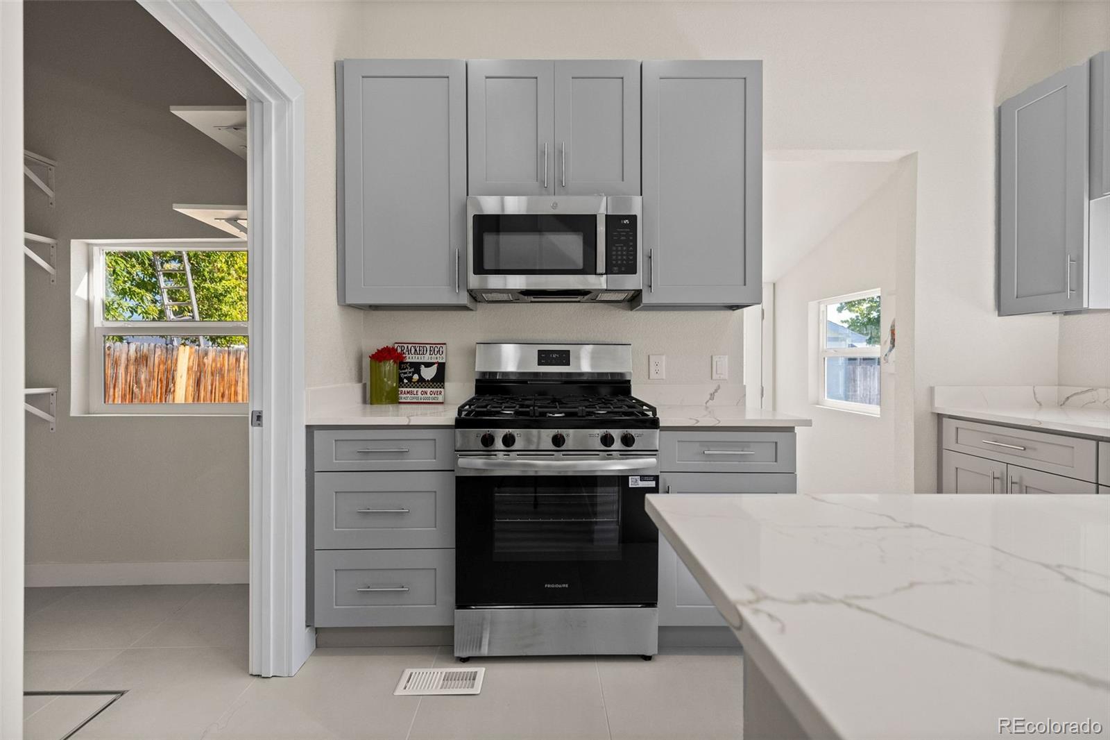 MLS Image #7 for 146  stuart street,denver, Colorado