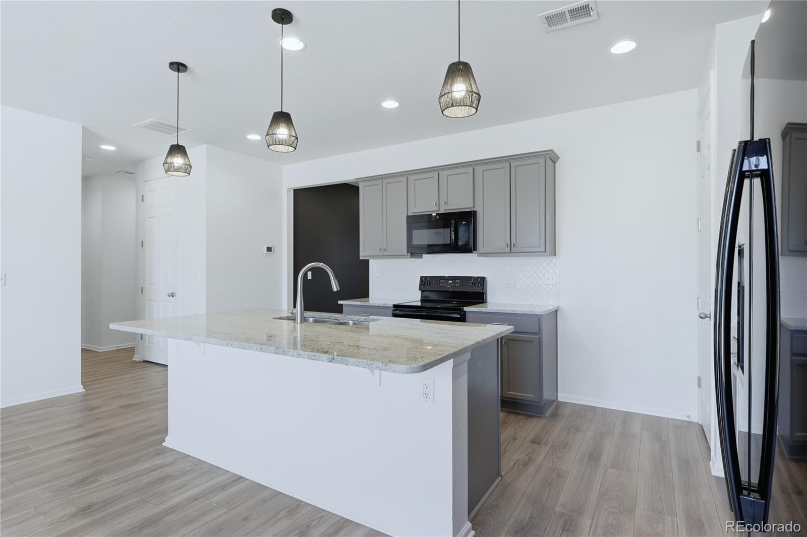 MLS Image #10 for 10562  yosemite street,commerce city, Colorado