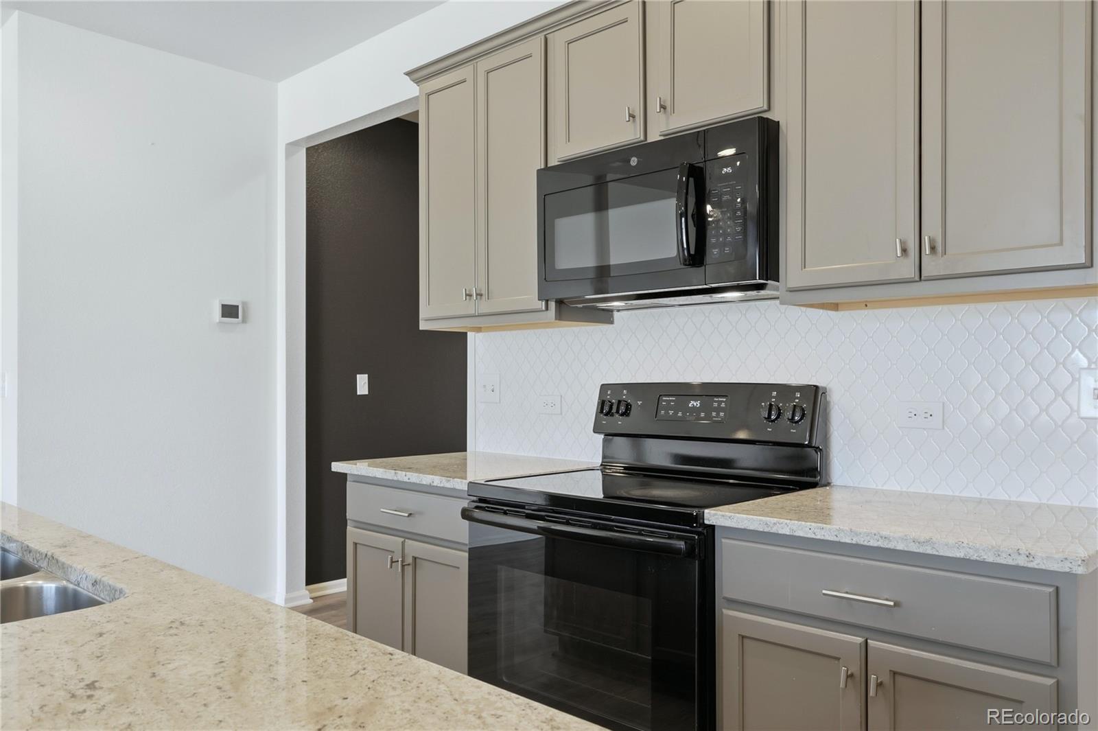 MLS Image #14 for 10562  yosemite street,commerce city, Colorado