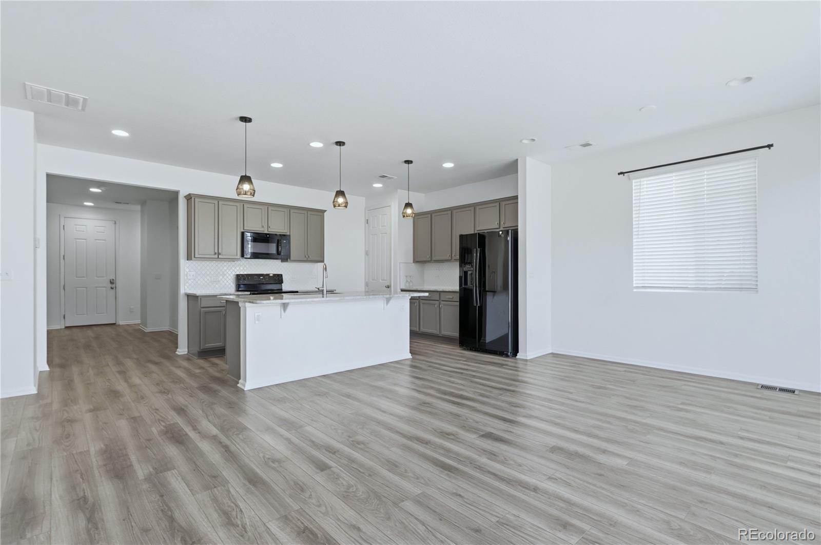MLS Image #8 for 10562  yosemite street,commerce city, Colorado