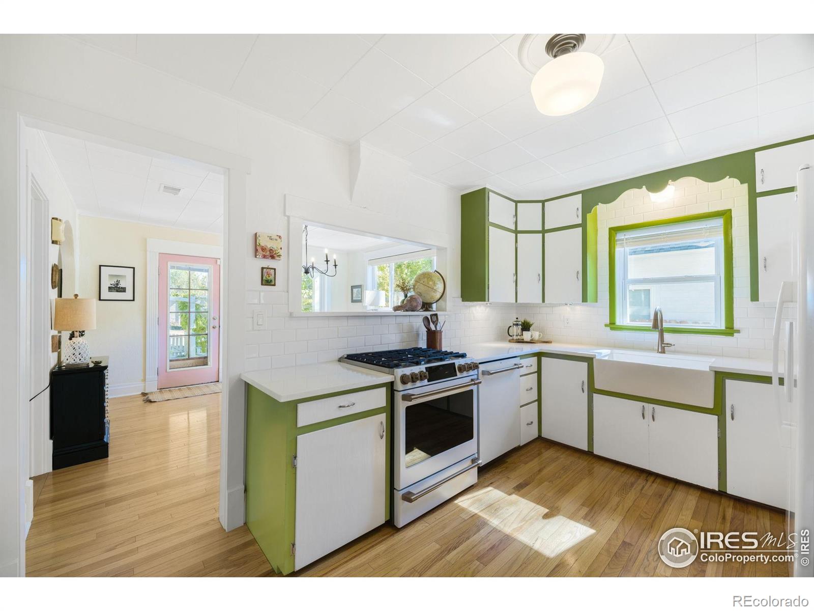 MLS Image #14 for 927  5th street,berthoud, Colorado