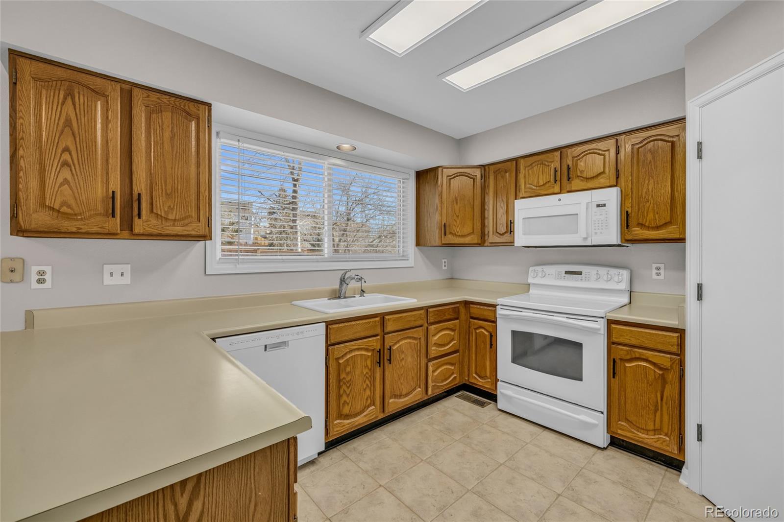 MLS Image #17 for 9390  yale lane,highlands ranch, Colorado
