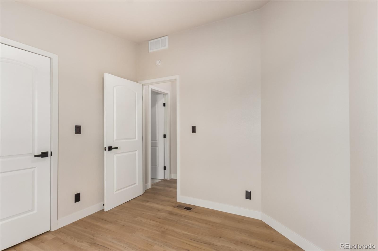 MLS Image #19 for 3245 s bryant street,englewood, Colorado