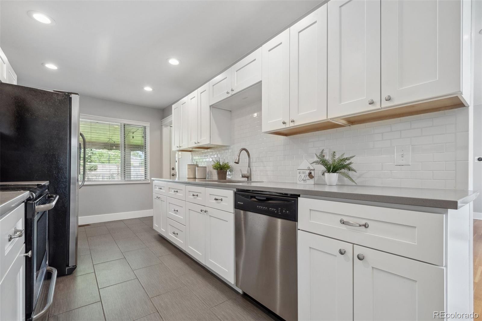 MLS Image #10 for 2261 s vrain street,denver, Colorado