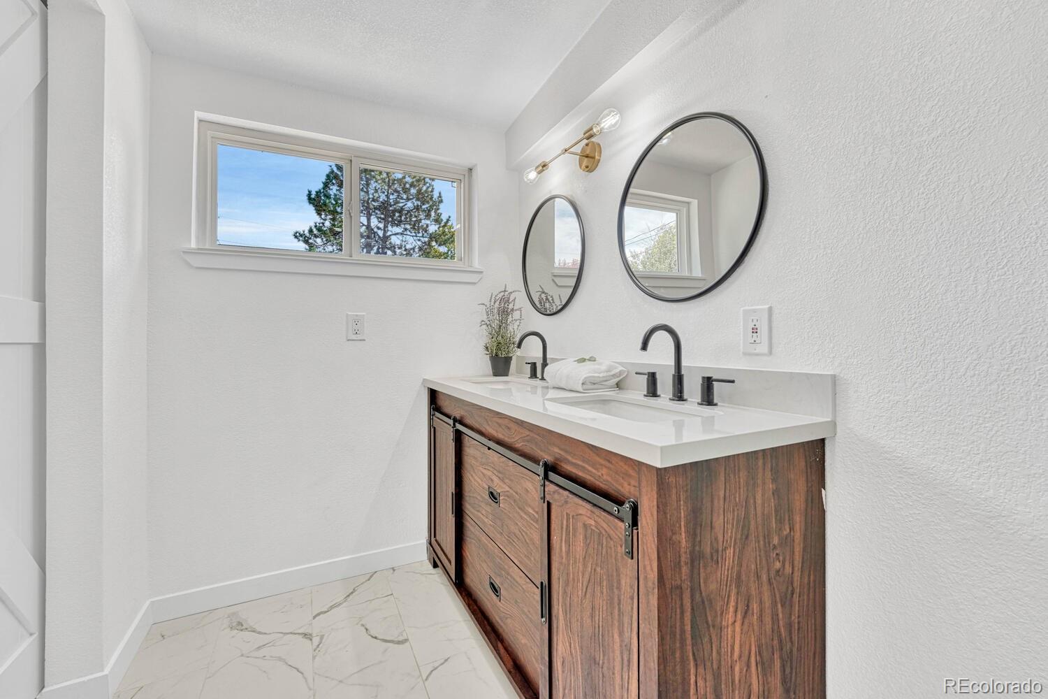 MLS Image #15 for 1420 s ivy way,denver, Colorado