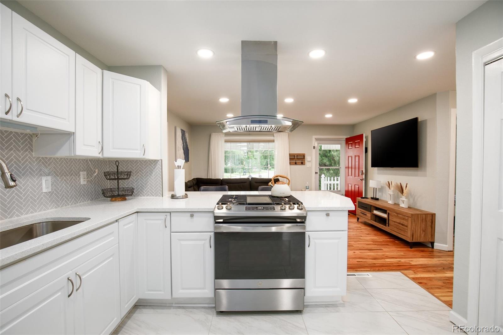 MLS Image #7 for 124 s utica street,denver, Colorado