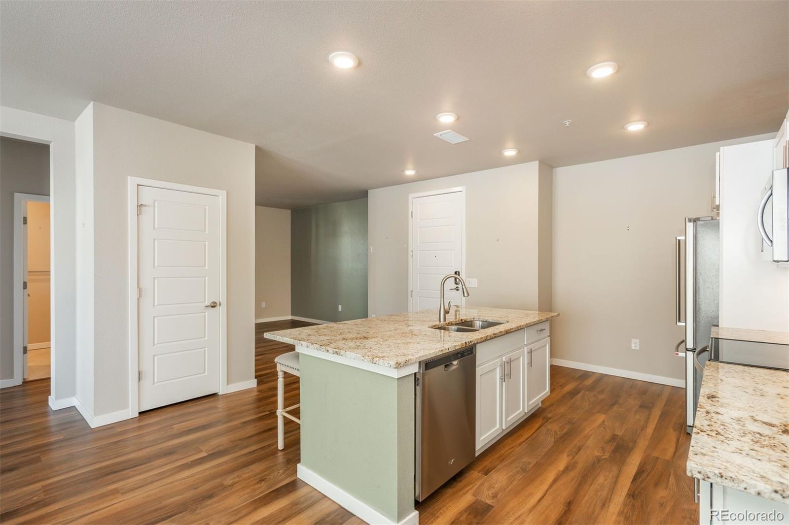 MLS Image #5 for 460 e fremont place 309,centennial, Colorado
